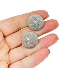 Gemelos de diseño con forma de cuerda en espiral en tono plateado, «MADE IN ITALY»