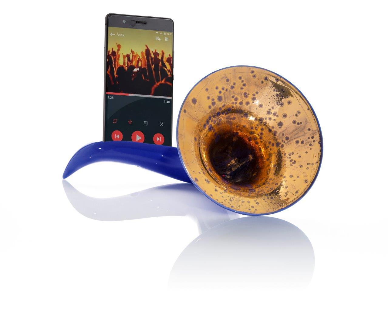 Hand-Crafted Made in Italy Sound Amplifier, Blue & Gold Ceramics, Customizable Speaker, 2022 For Sale