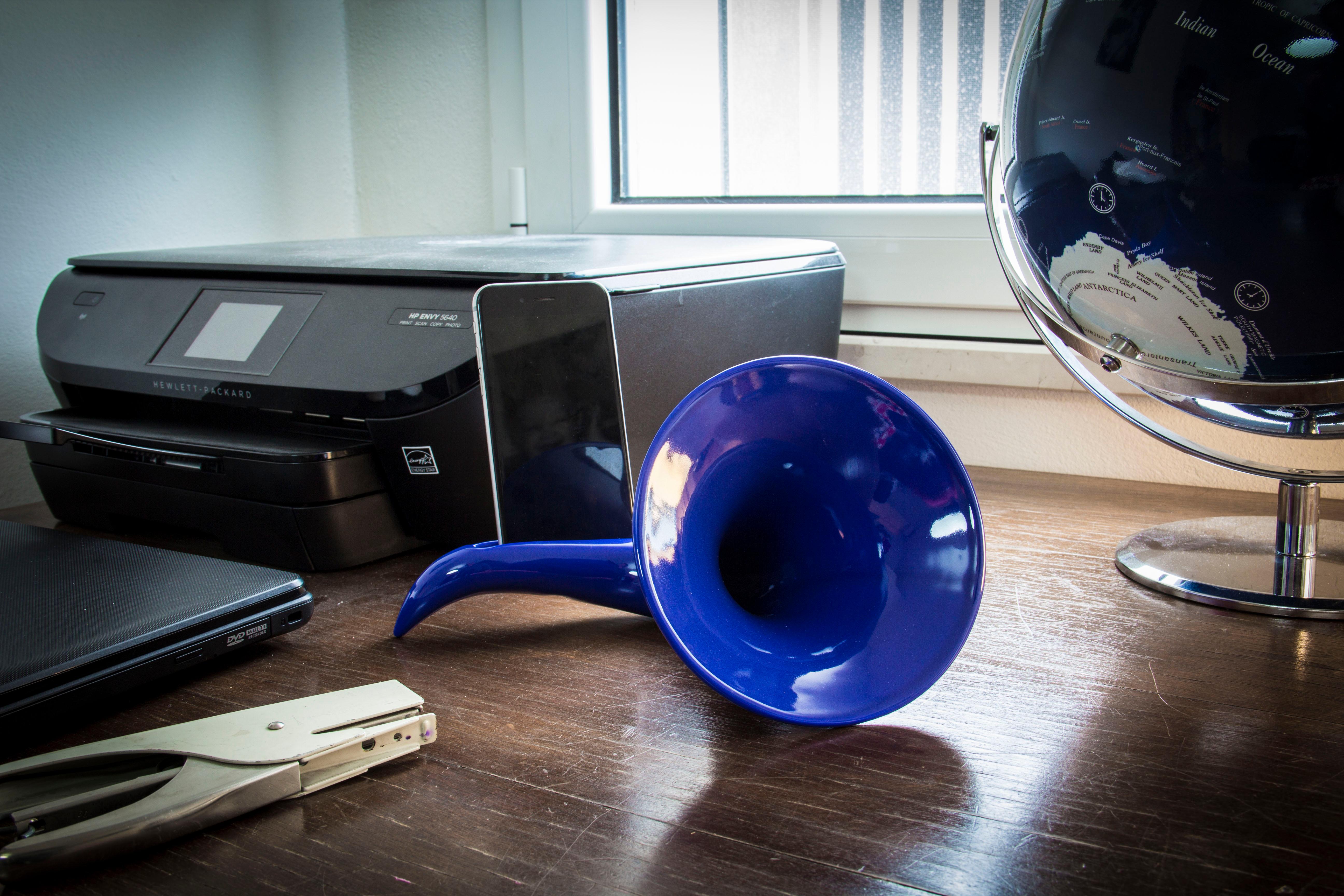 Sound Amplifier, aus Italien, reflektblauer Keramik, anpassbarer Lautsprecher, 2022 im Zustand „Neu“ im Angebot in San Miniato PI, IT