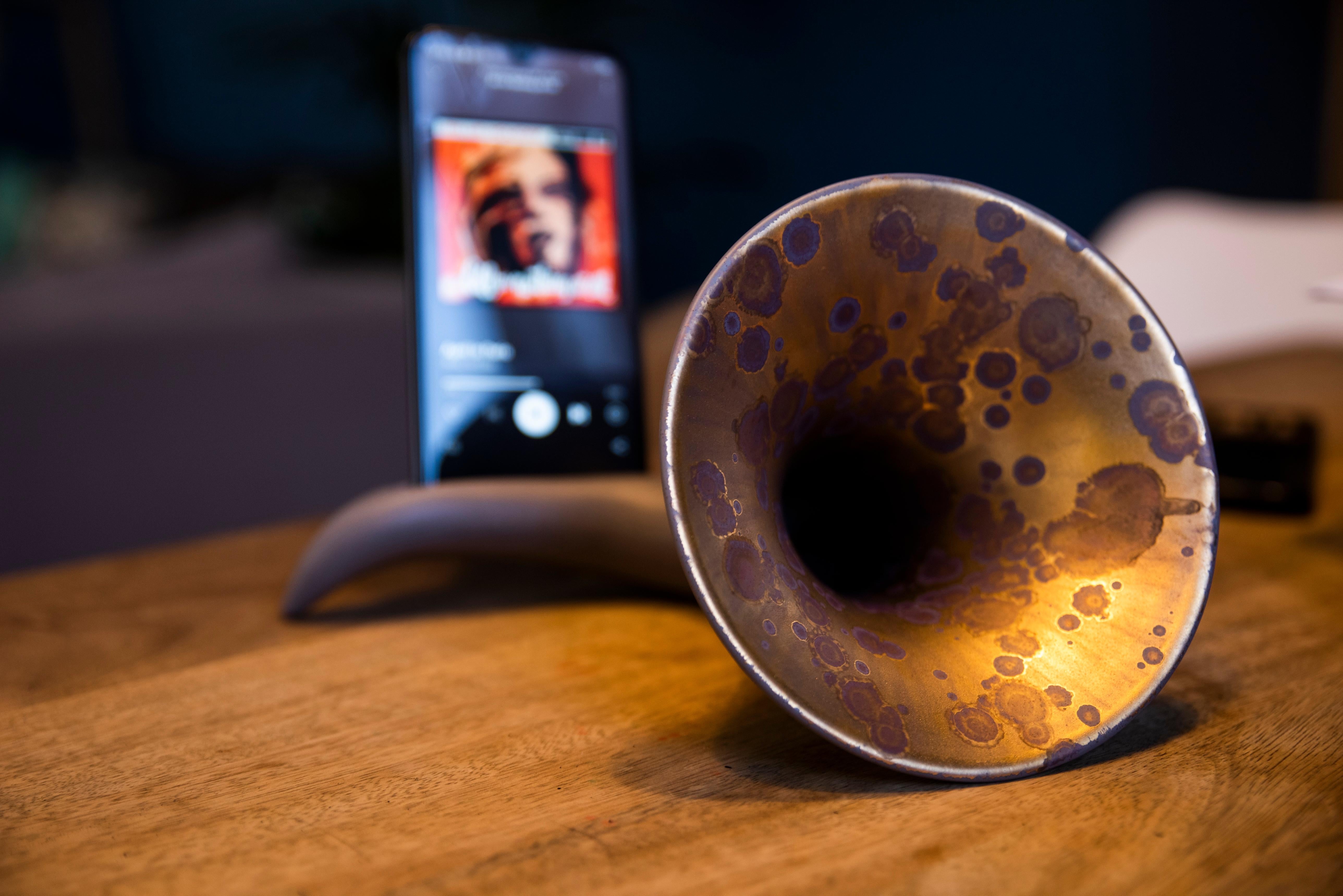 Modern Made in Italy Speaker, Matt Blue & Spotted Gold Ceramics, Customizable, 2022 For Sale