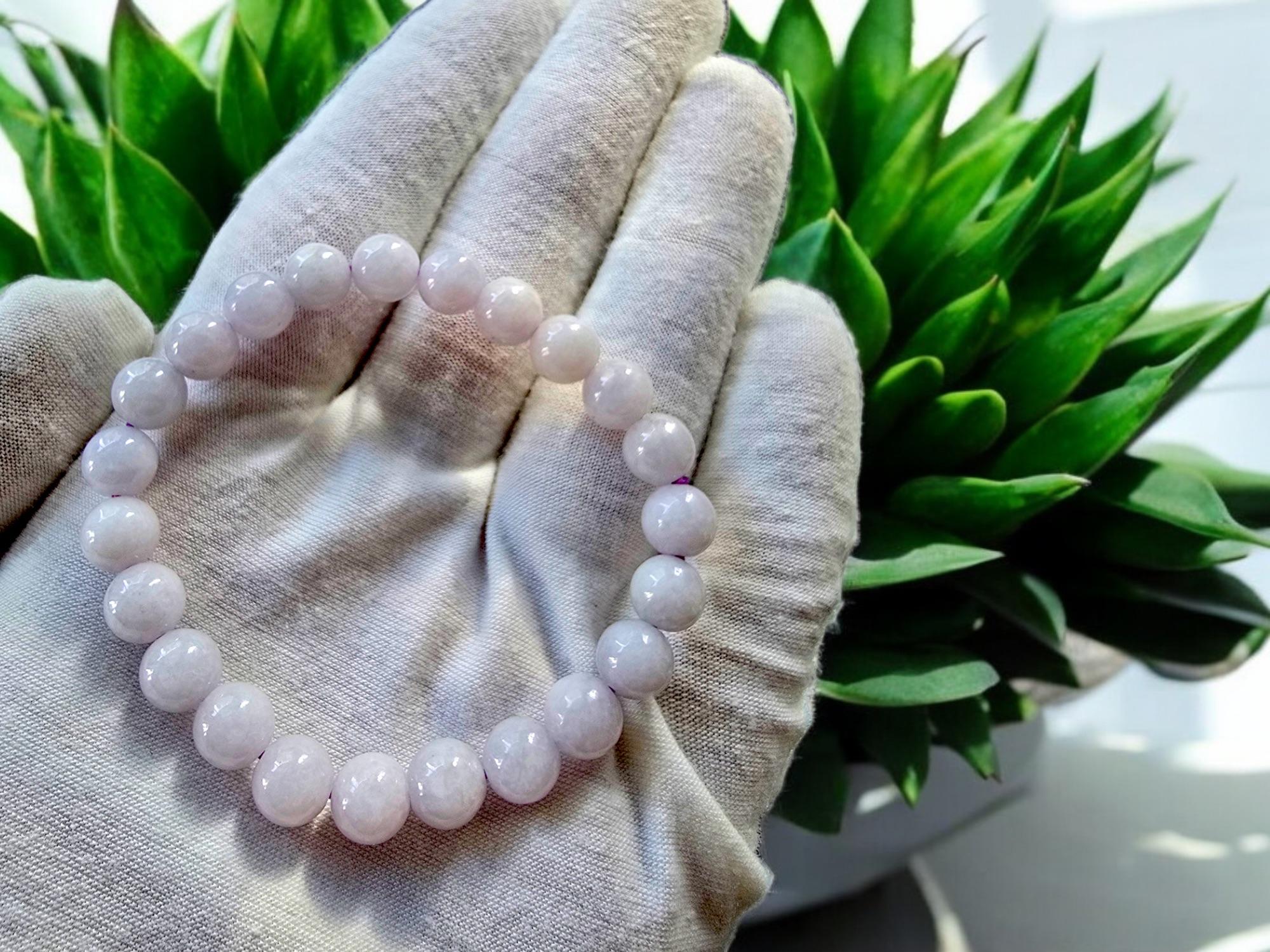 MADE IN JAPAN 8mm Beads Lavender Purple Burmese A-Jade Beaded Bracelet For Sale 7