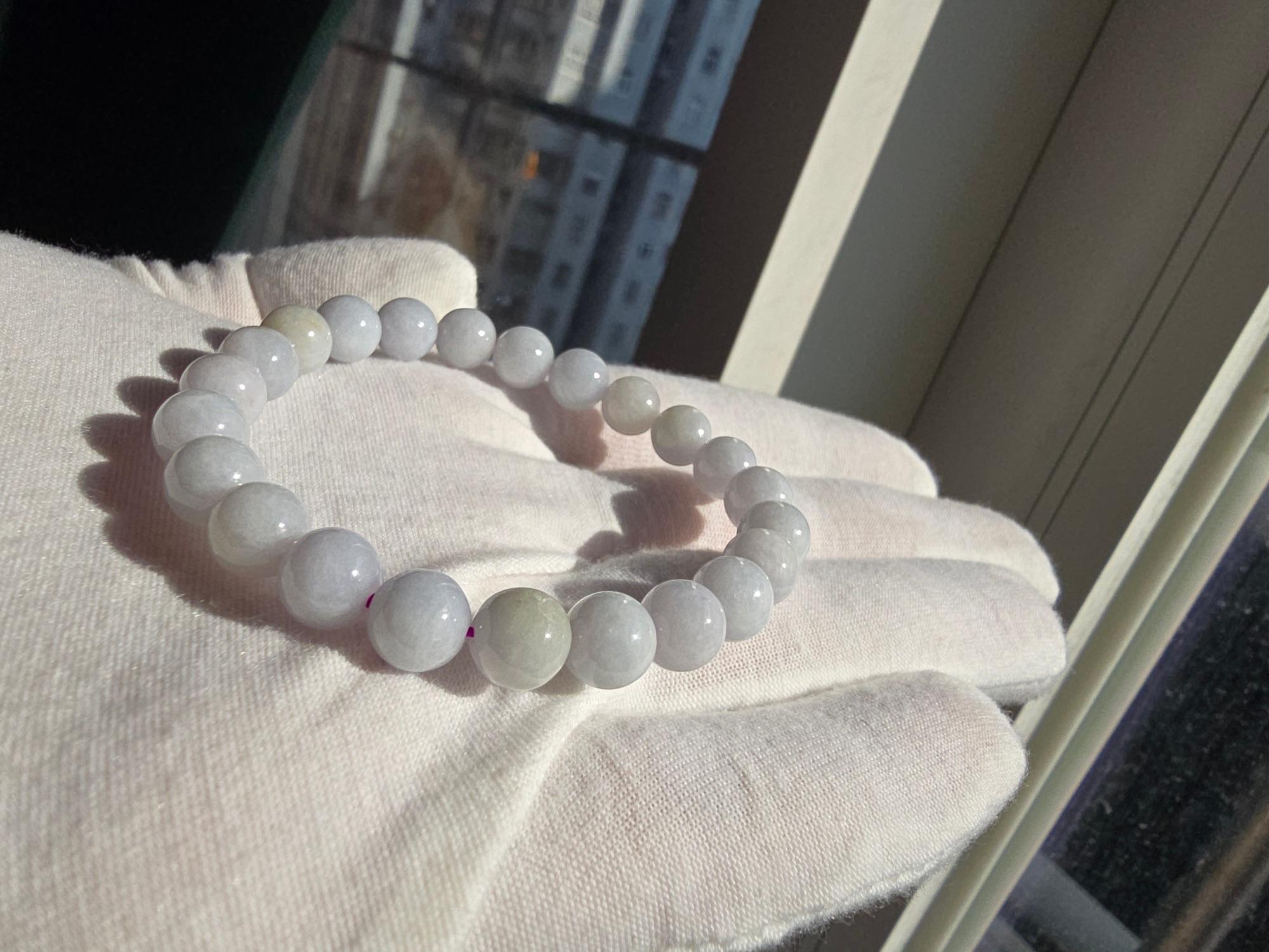 MADE IN JAPAN 8mm Beads Lavender Purple Burmese A-Jade Beaded Bracelet In New Condition For Sale In Kowloon, HK