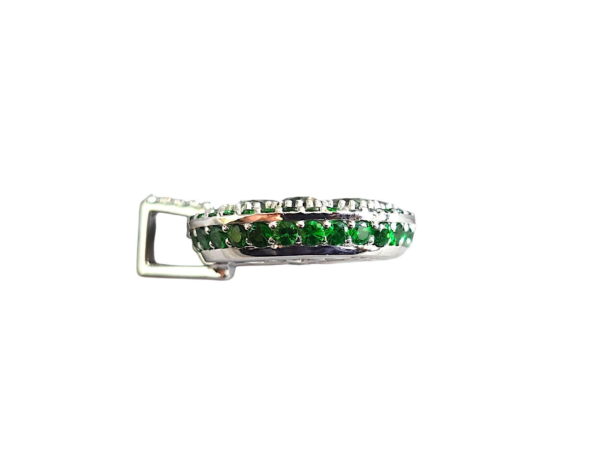Anhänger 18K WH Gold, hergestellt in JAPAN, zertifizierter grüner Saphir, Peridot und Diamant (Tropfenschliff) im Angebot