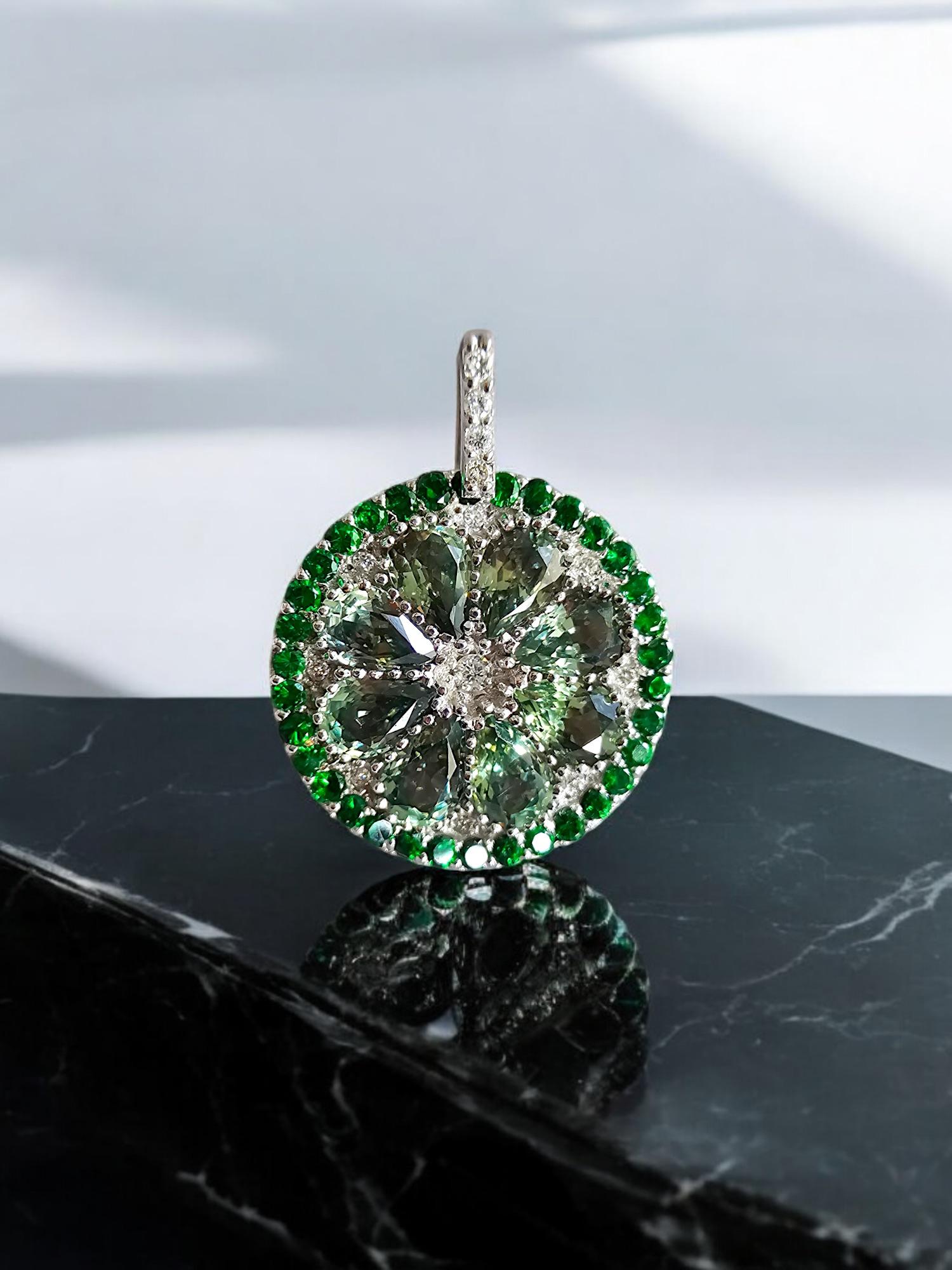 Anhänger 18K WH Gold, hergestellt in JAPAN, zertifizierter grüner Saphir, Peridot und Diamant im Angebot 2