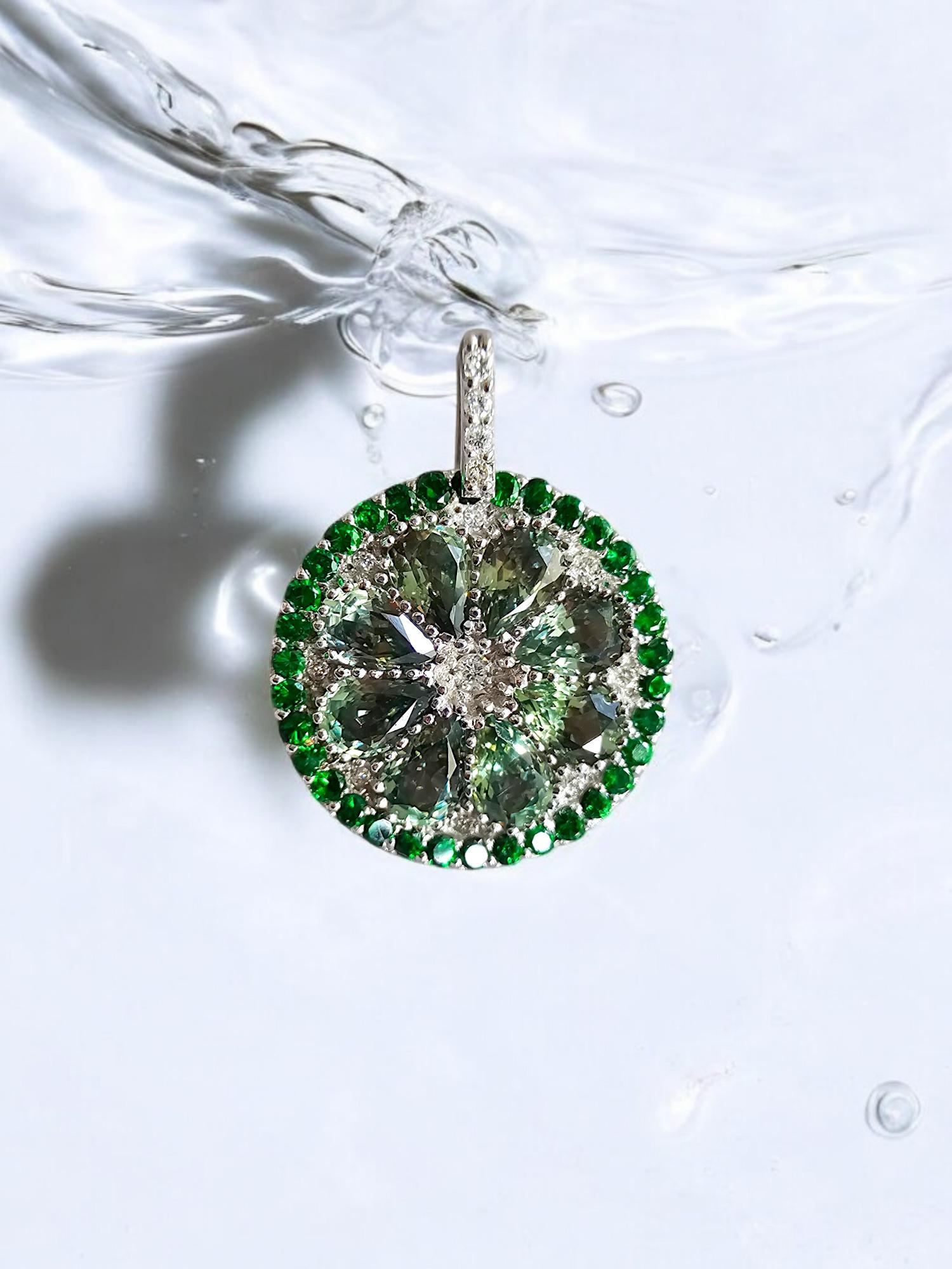 Anhänger 18K WH Gold, hergestellt in JAPAN, zertifizierter grüner Saphir, Peridot und Diamant im Angebot 3