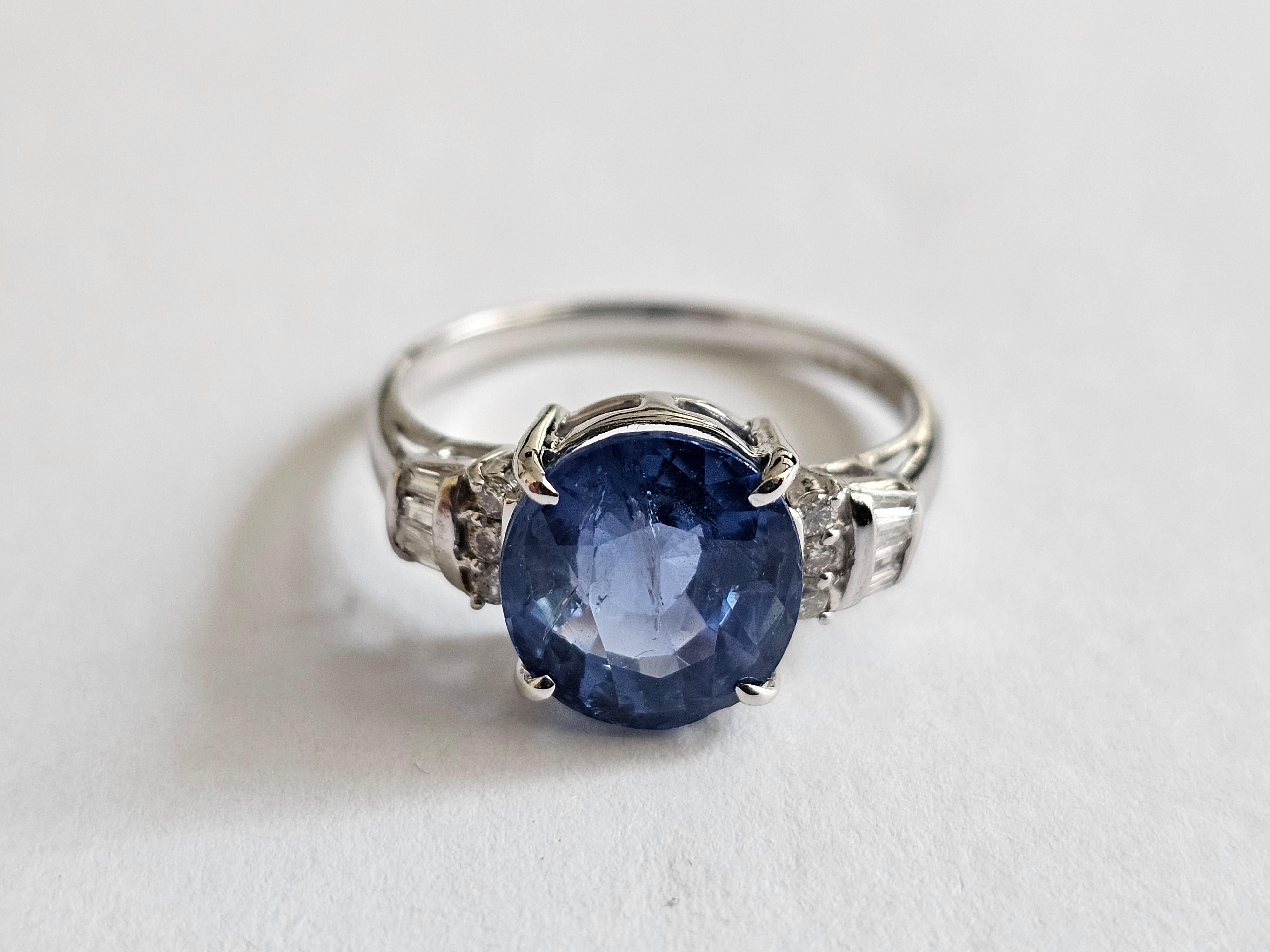 Made in Japan - Ceylon Blue Sapphire (4.526 cts.) Statement Ring with 18K White Gold and White VS-SI Diamonds (Size 7)

Center Stone:

4.526 cts Oval Shape Ceylon Sapphire - Vivid Cornflower Blue CGL UDC0902

Side Diamonds:

White Diamonds 0.16 cts