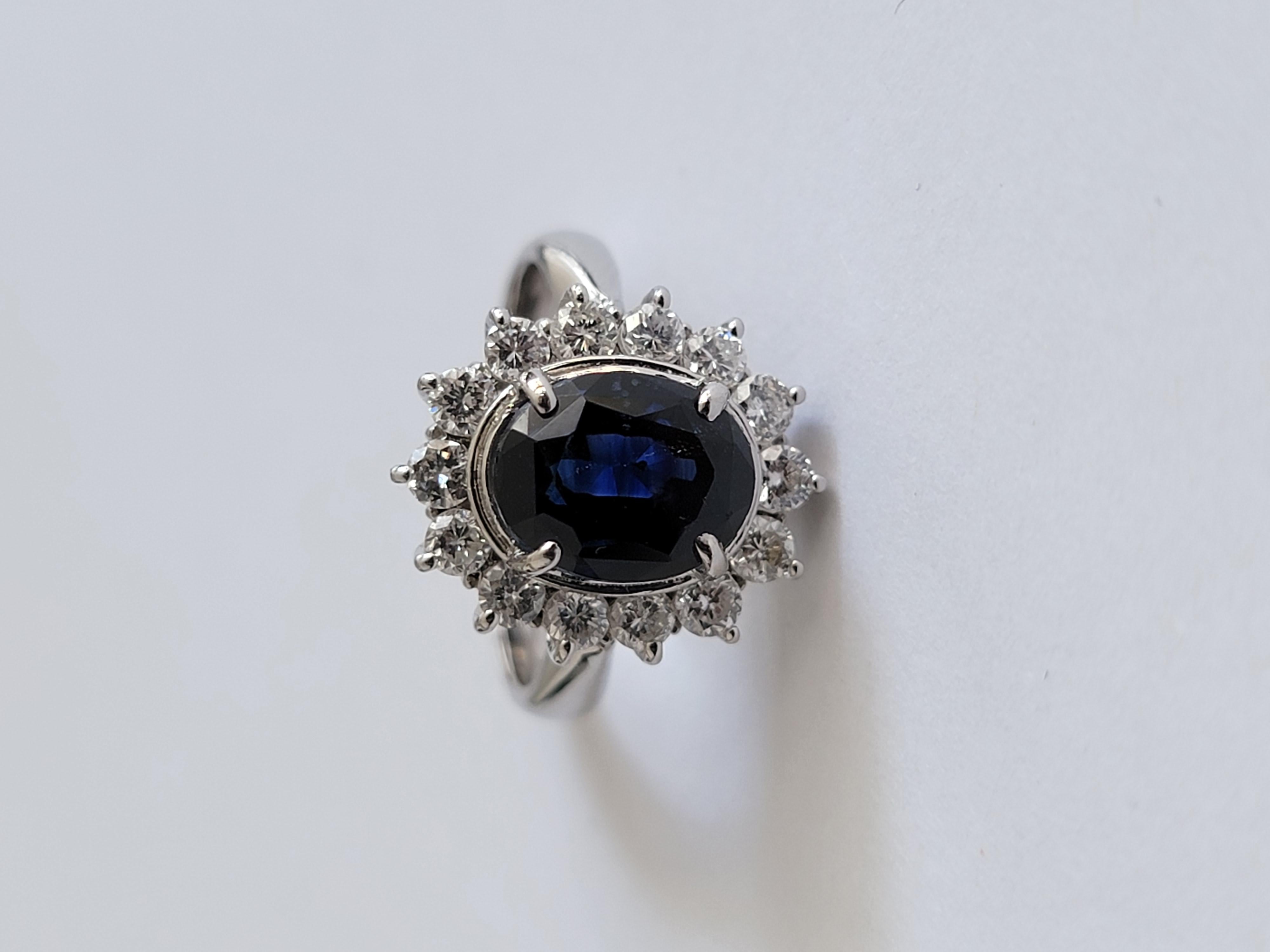 Made in Japan- Ceylon Blue Sapphire Ring with Platinum 900 and White VS Diamonds For Sale 7