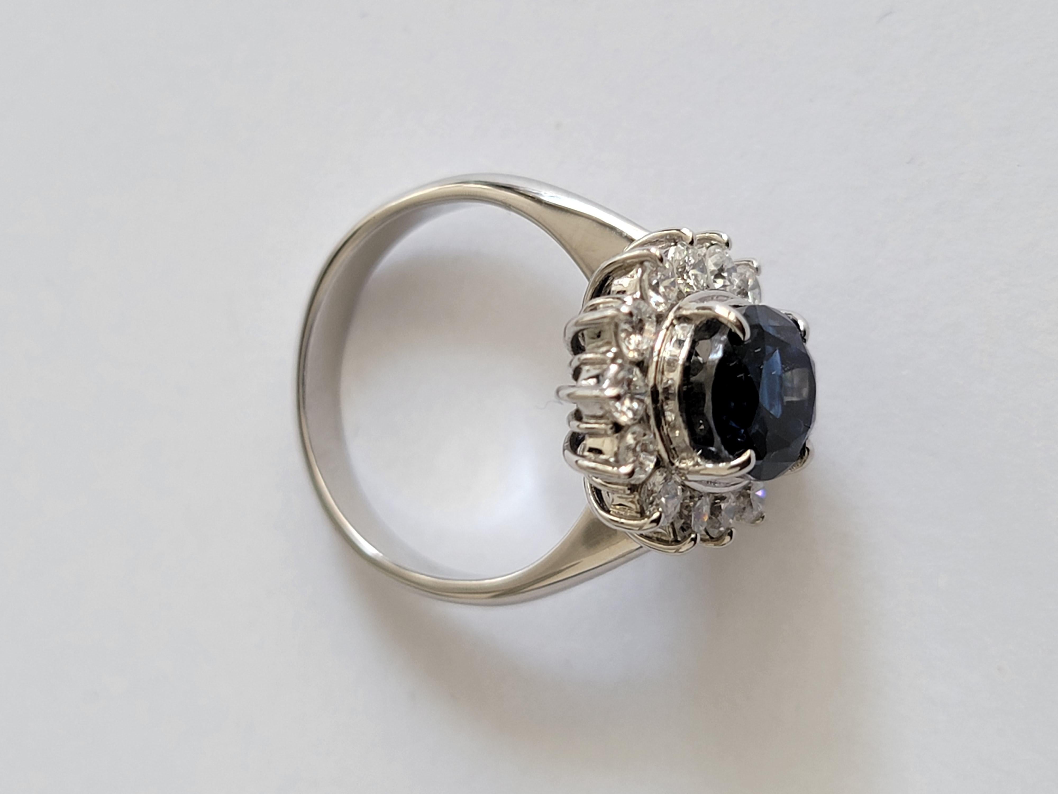 Made in Japan- Ceylon Blue Sapphire Ring with Platinum 900 and White VS Diamonds For Sale 8