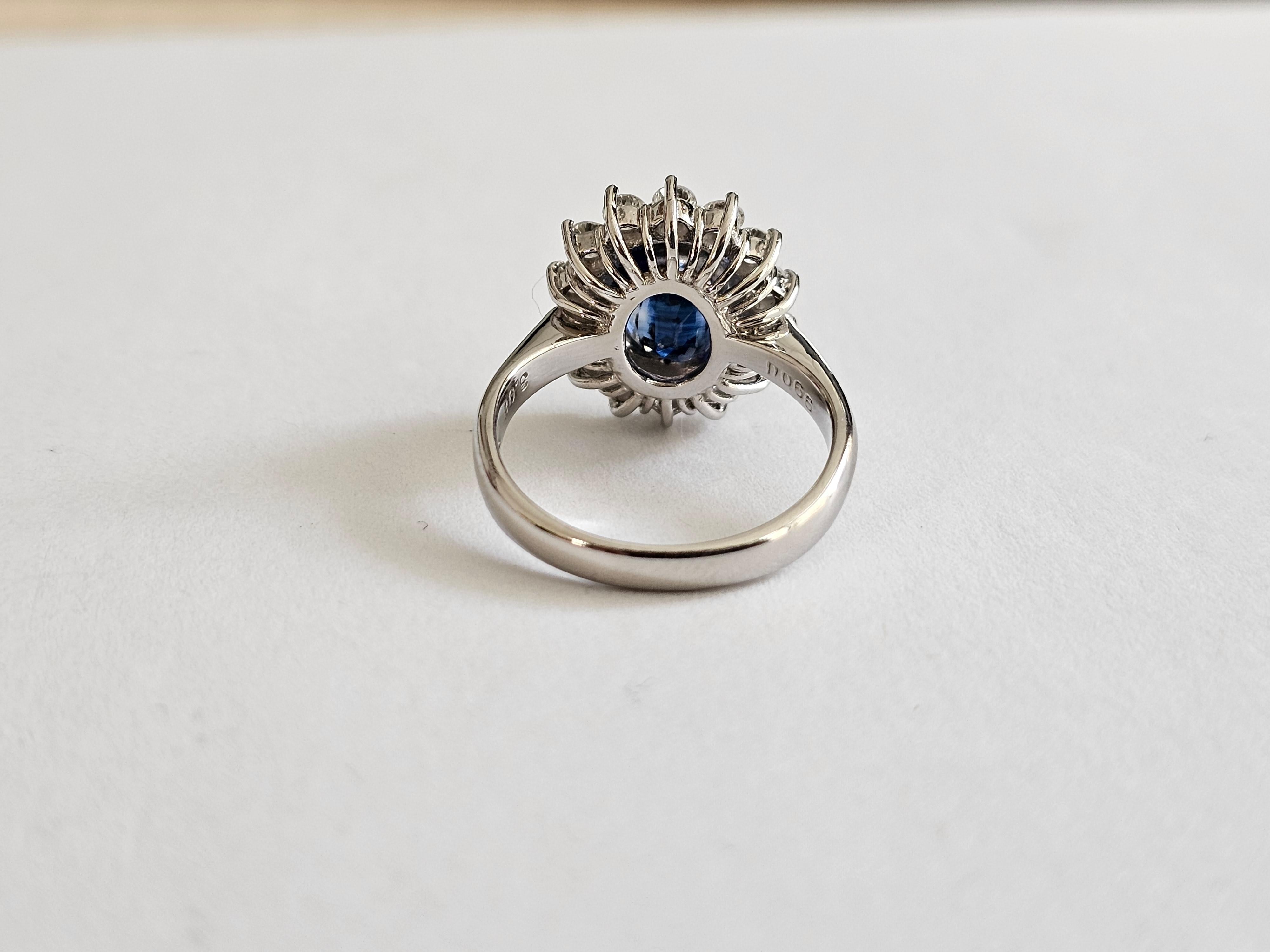 Made in Japan- Ceylon Blue Sapphire Ring with Platinum 900 and White VS Diamonds For Sale 1