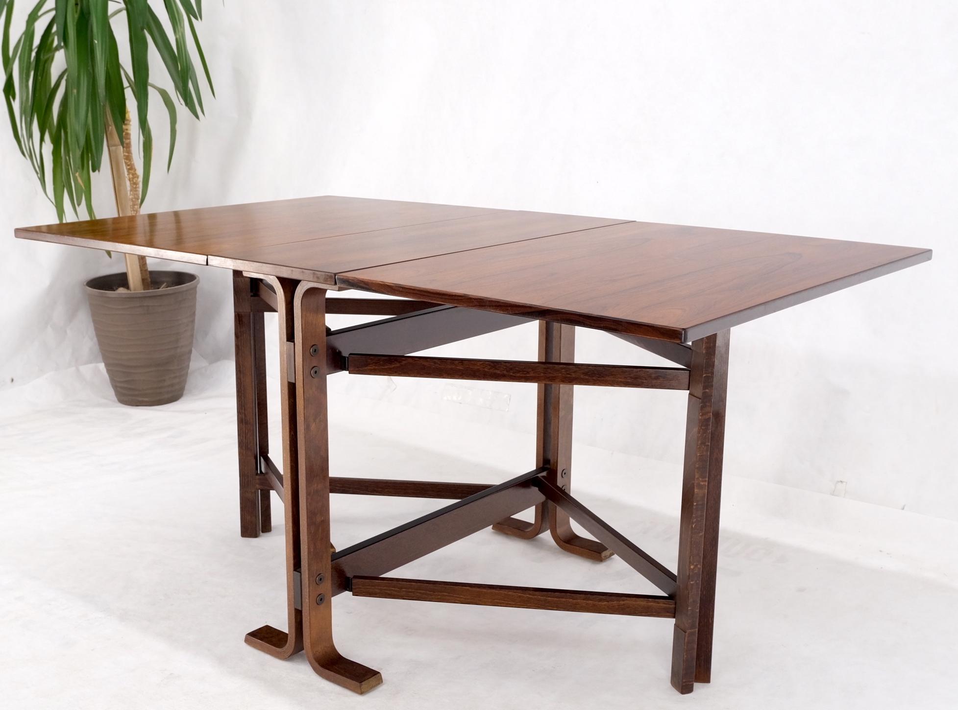 Table de salle à manger danoise moderne en bois de rose courbé avec pieds en contreplaqué et feuilles tombantes, fabriquée en Norvège en vente 6