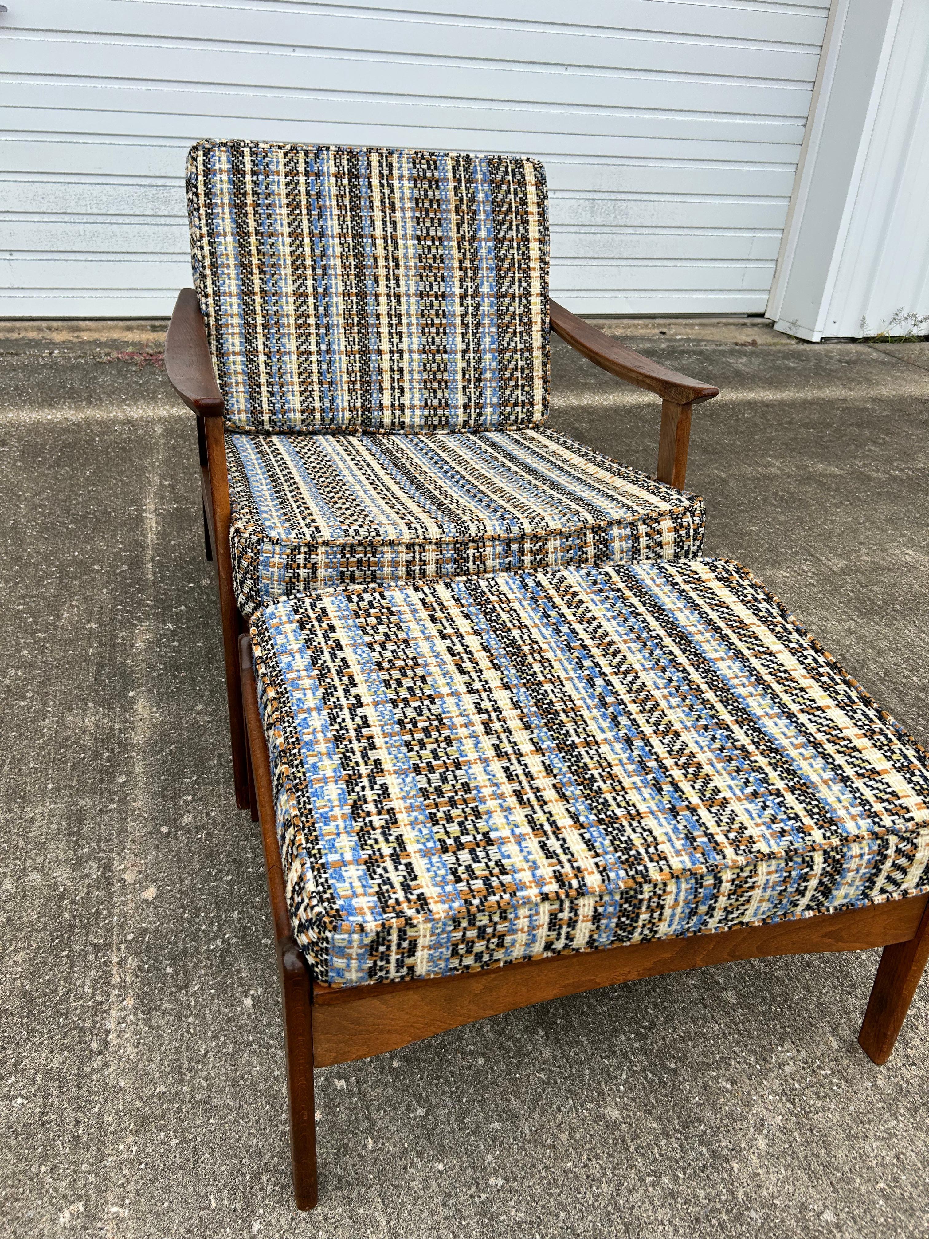 Made in Yugoslavia Loungesessel und Ottomane (Moderne der Mitte des Jahrhunderts) im Angebot