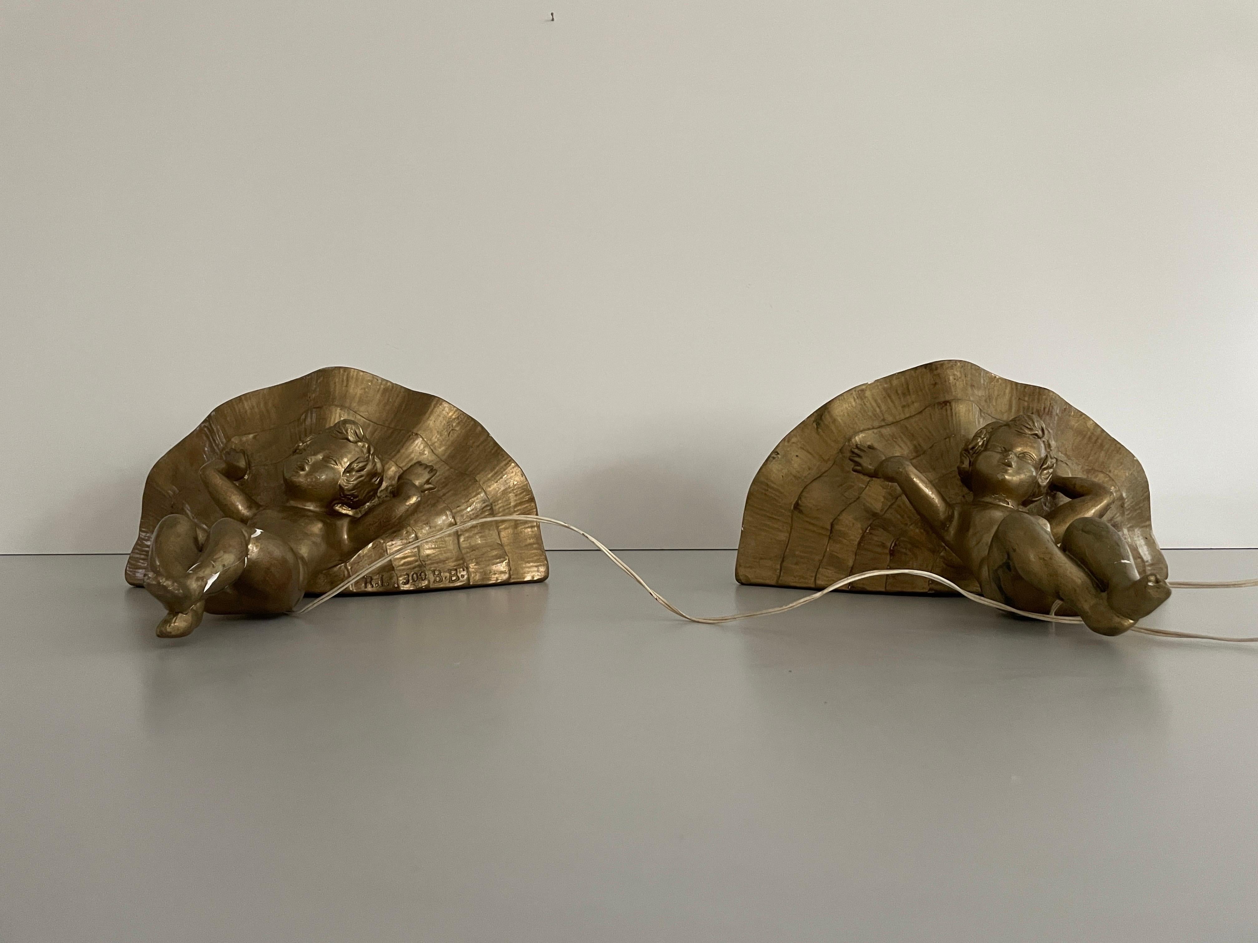Made of Plaster Gold Coloured Pair of Sconces in Angel Sculpture, 1960s, Italy In Good Condition For Sale In Hagenbach, DE