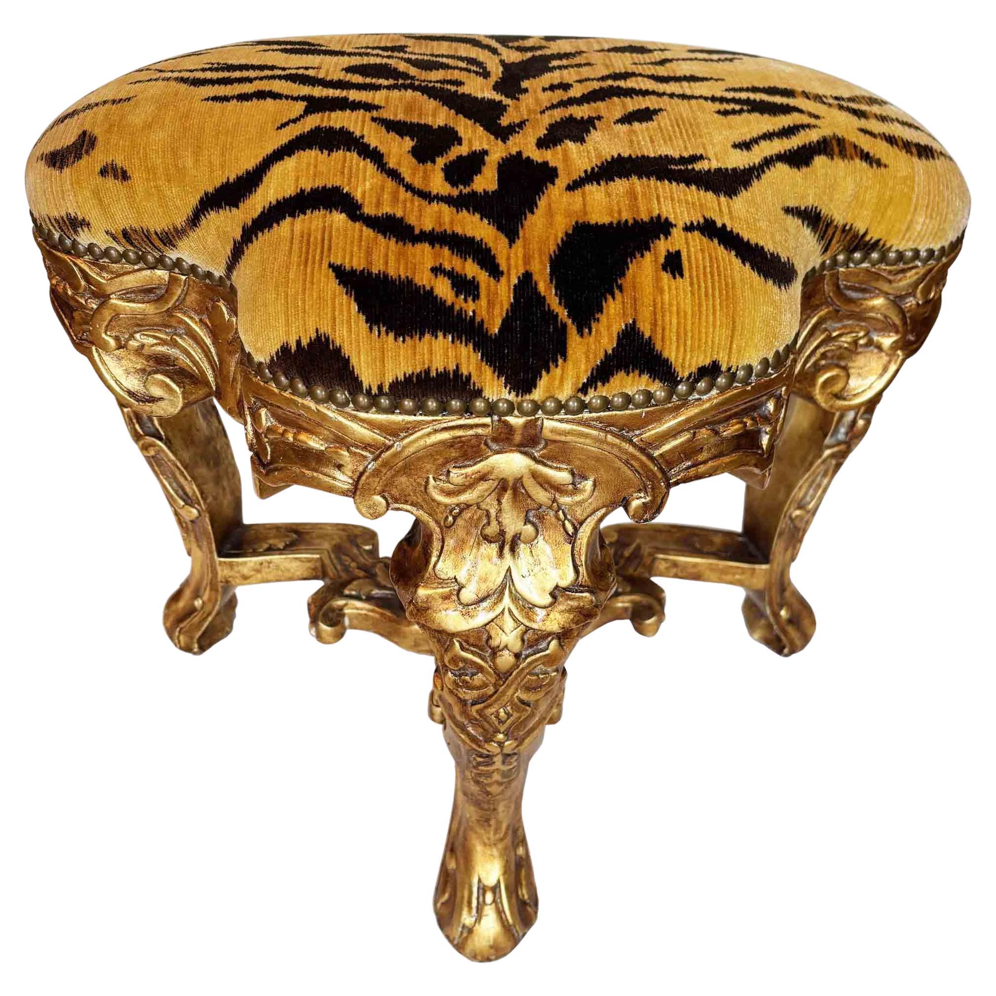 Made to Oder Sgabello rococò italiano intagliato e lavorato a mano con rifiniture a chiodo