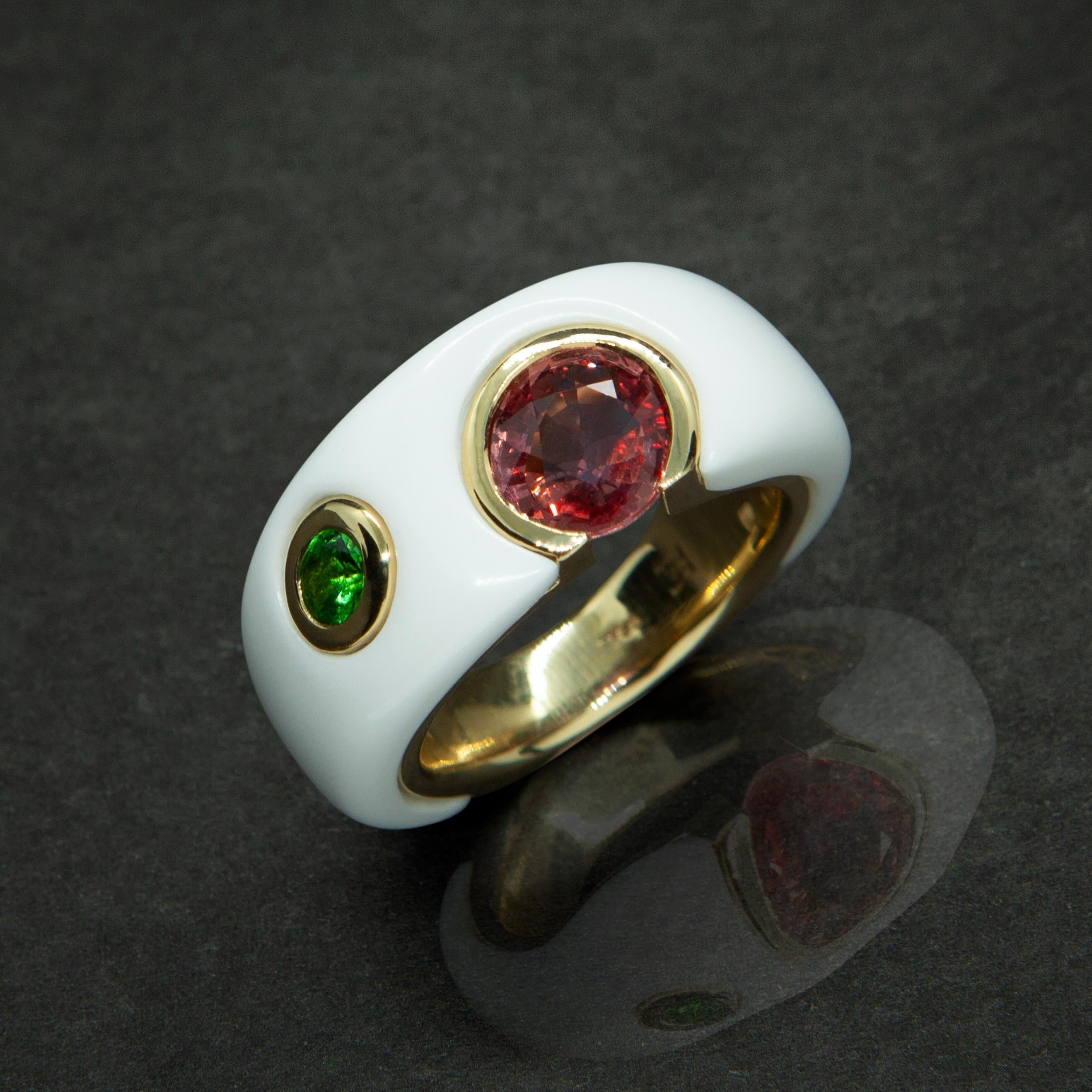 This one of a kind ring is from Lingjun's 'MERGE' collection, featuring a padparadscha sapphire and tsavorite garnet in 18K yellow gold and Corian.
IMPORTANT: Each ring is made to order, due to gemstones' variability, the gem's colour, size and