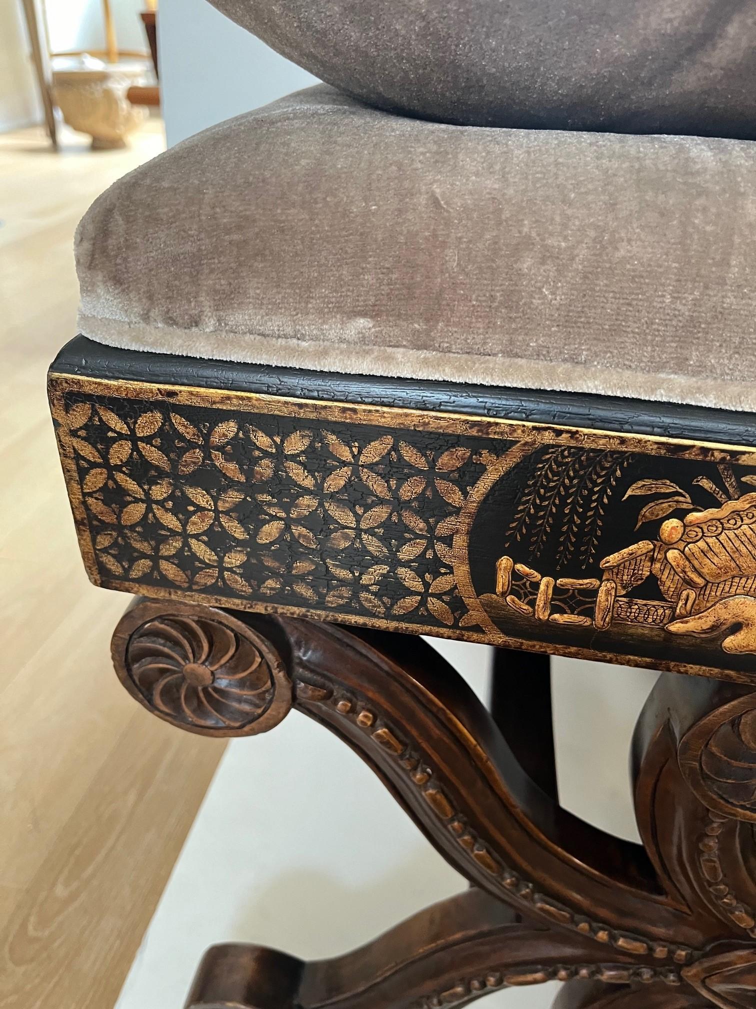 Tabouret Chinoiserie 20-26 sur commande avec détails Chinoiserie surélevés en or 23 carats en vente 1