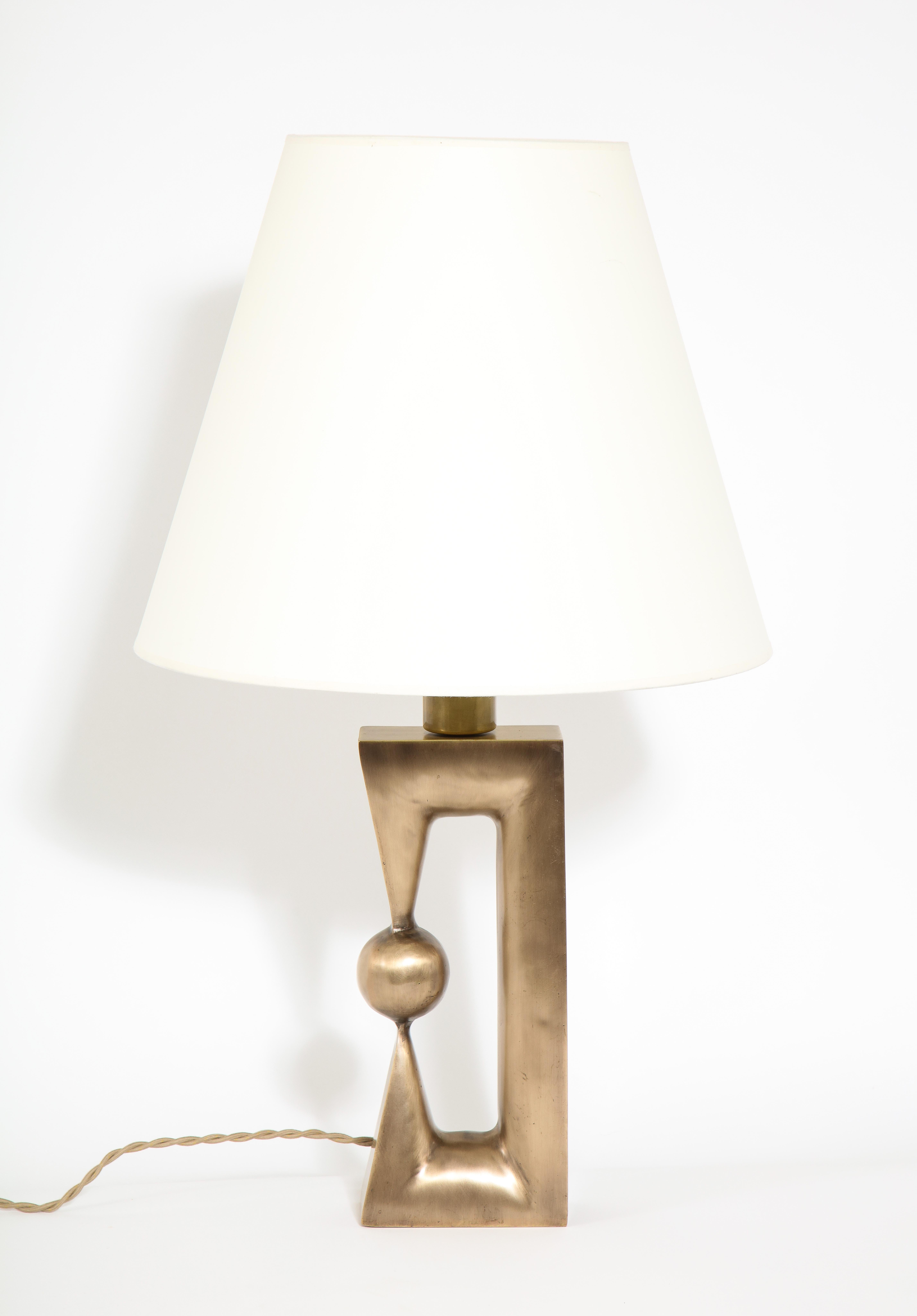 Organique Lampe de table en bronze fabriquée sur commande, USA 2021 en vente