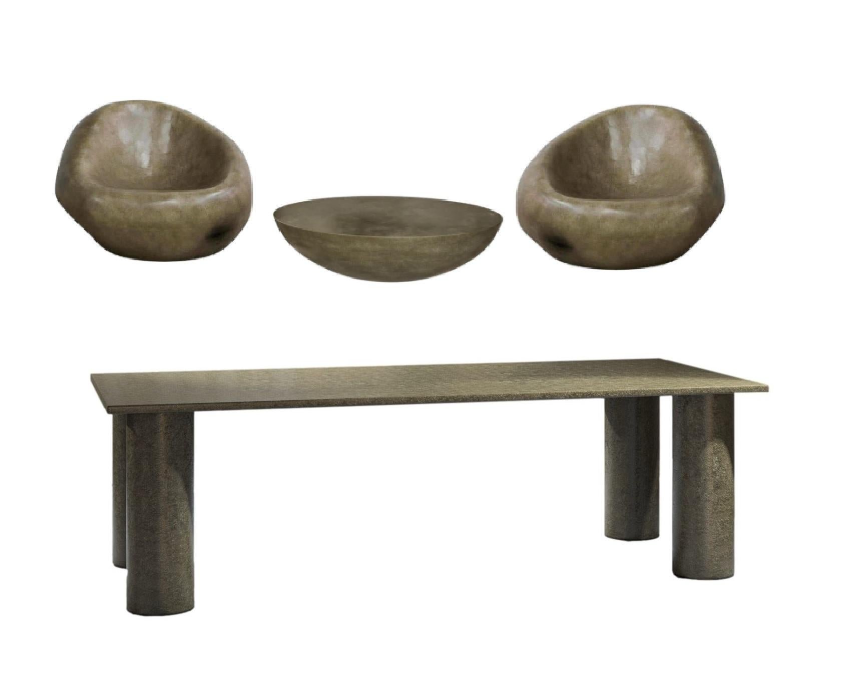 Portugais Table de salle à manger d'extérieur brutaliste sur commande, finition vieillie en vente