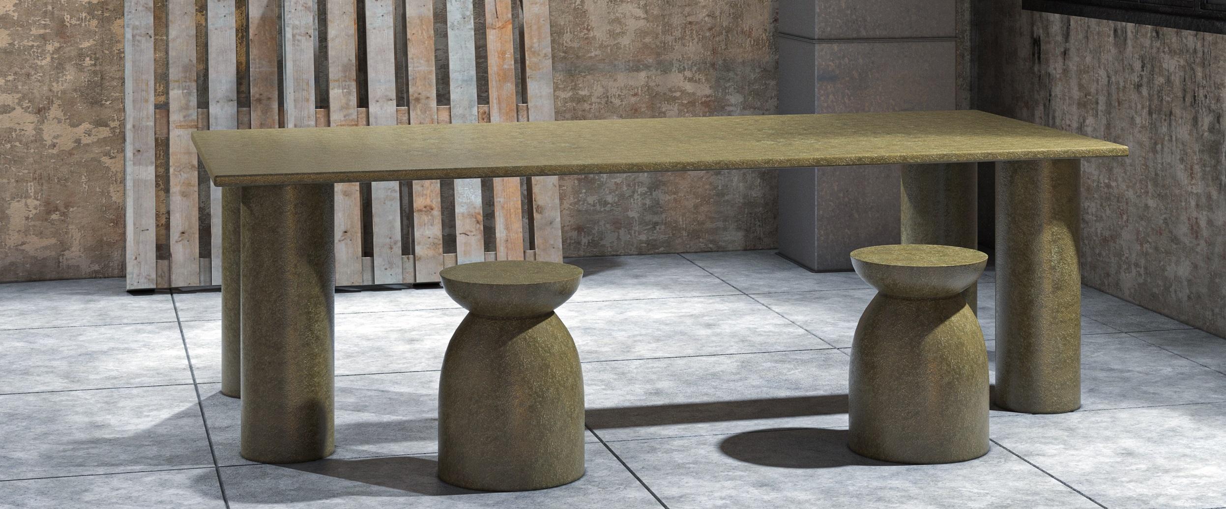 Métal Table de salle à manger d'extérieur brutaliste sur commande, finition vieillie en vente