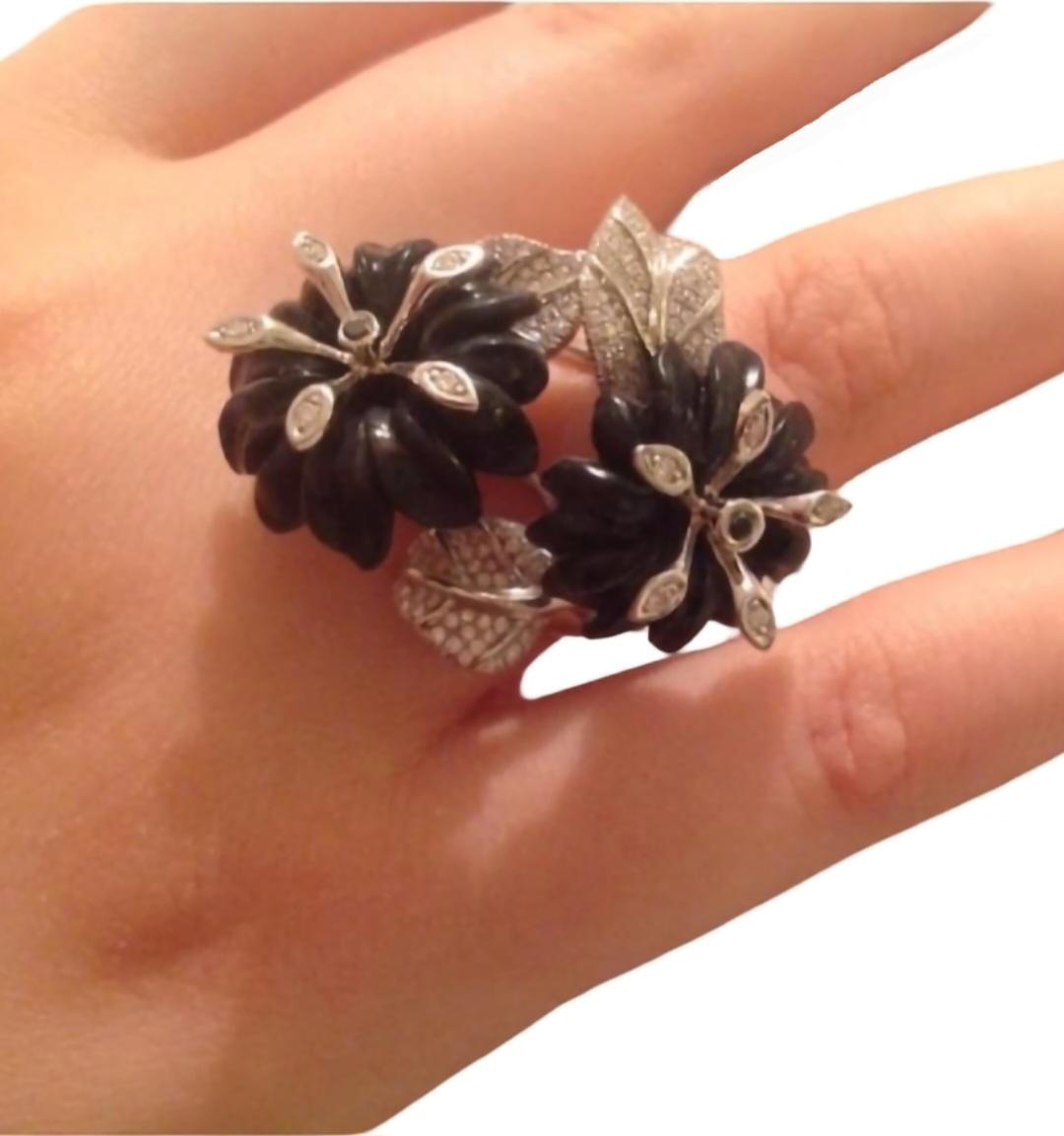 Im Angebot: Maßgefertigter Cocktailring aus 18 Karat Weißgold mit Falkenauge und 3,2 Karat Diamanten () 2