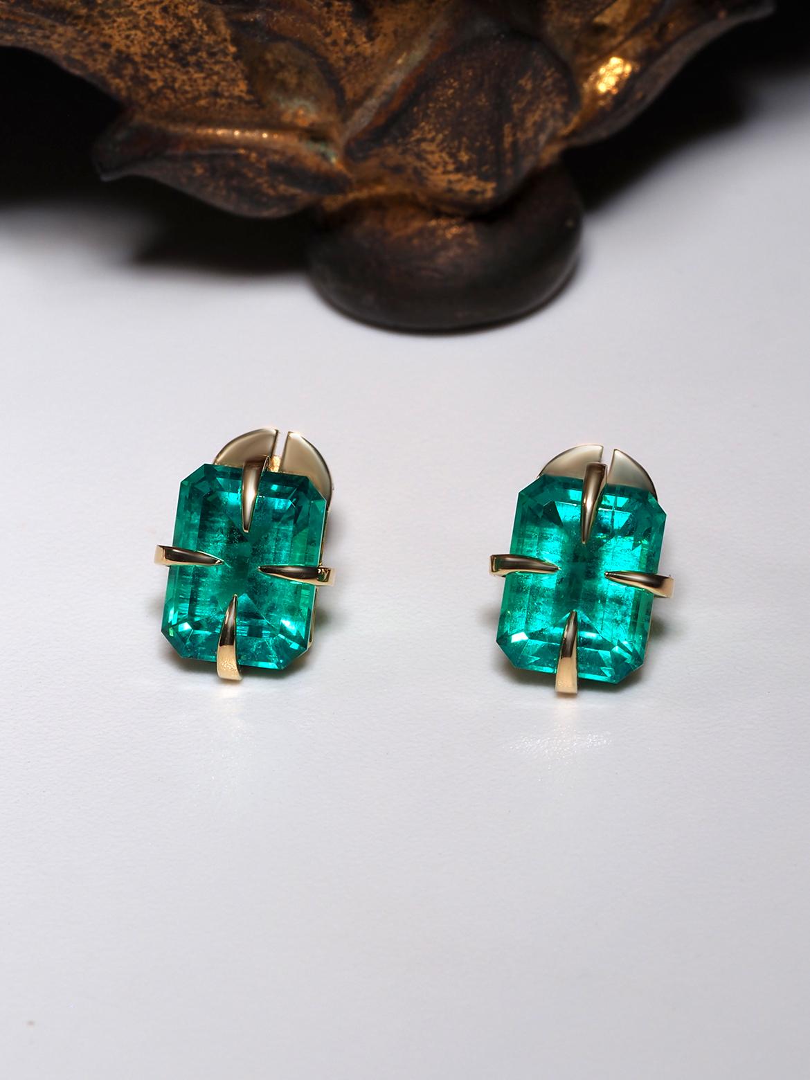 Sur commande Boucles d'oreilles or Emeraude de Colombie Or jaune 18K Béryl vert en vente 4