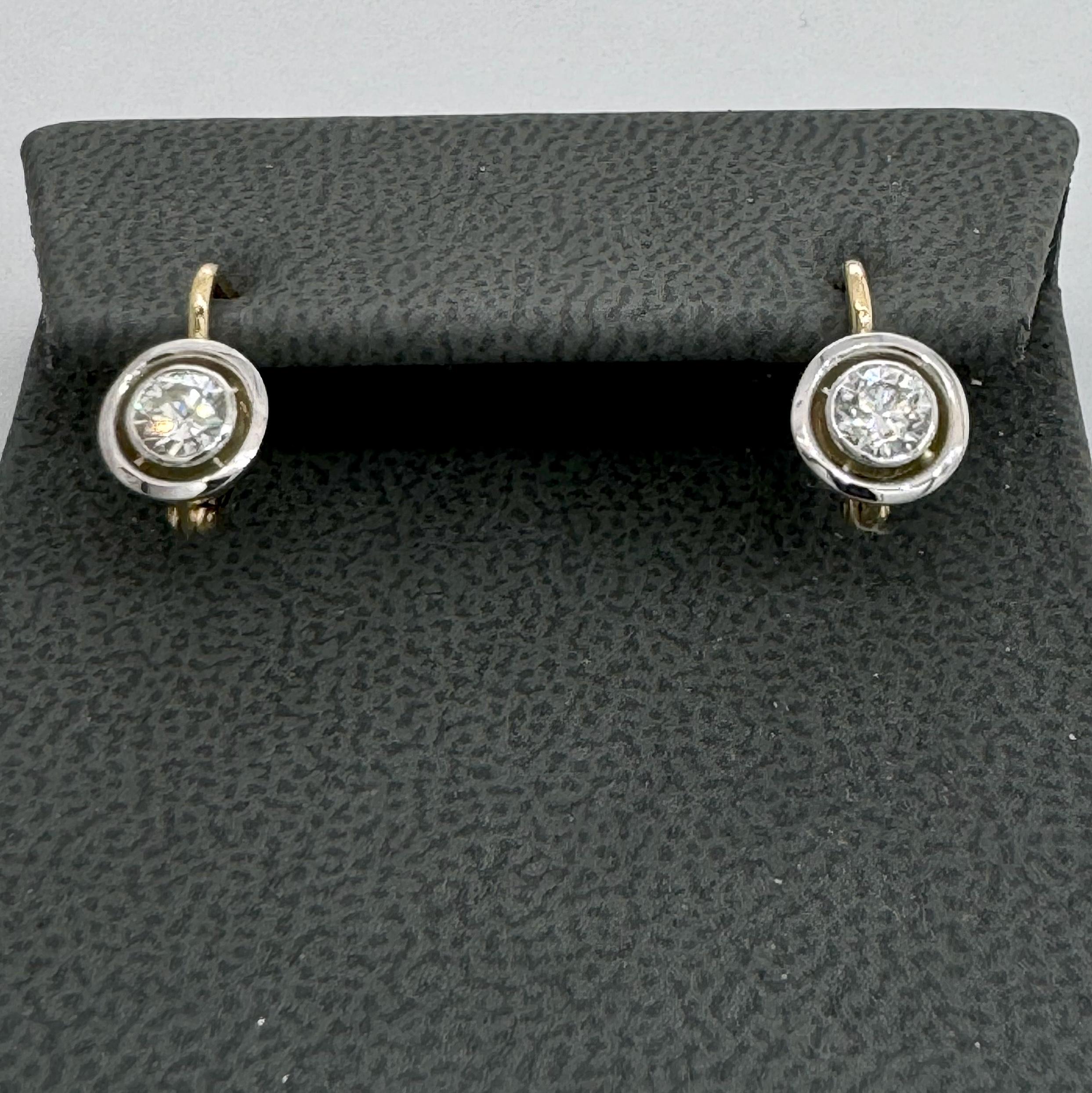 Realizzato su ordinazione! Eleganti orecchini classici in oro e diamanti naturali in vendita 2