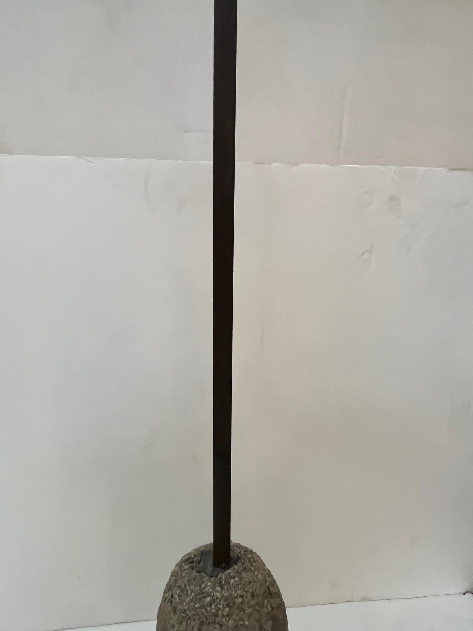 Candelabro su ordinazione con base in ferro forgiato e pietra in bronzo scuro patinato In condizioni Nuovo in vendita a Los Angeles, CA