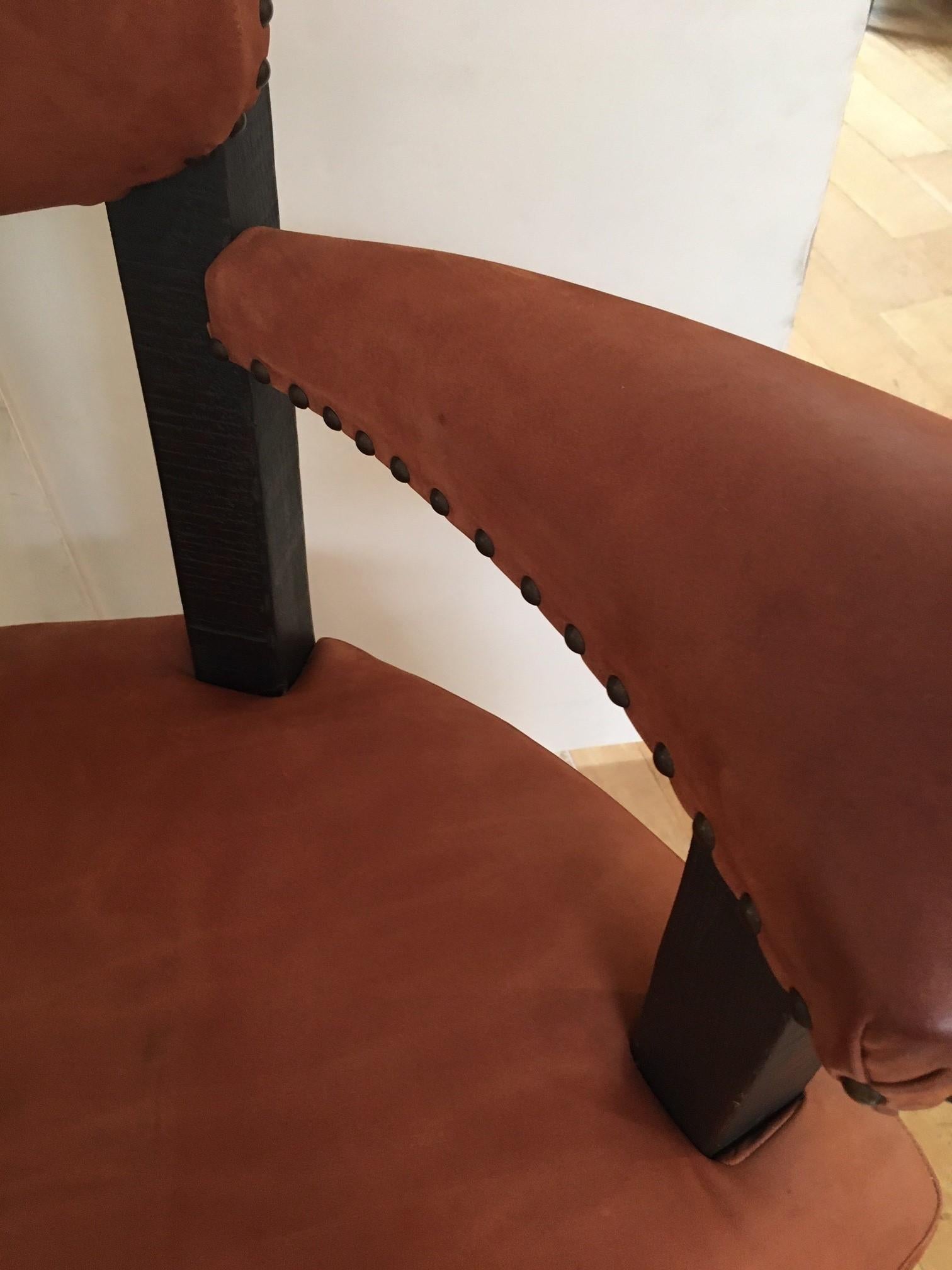 Sedia da pittore francese su ordinazione rivestita in pelle color salmone chiaro in vendita 8