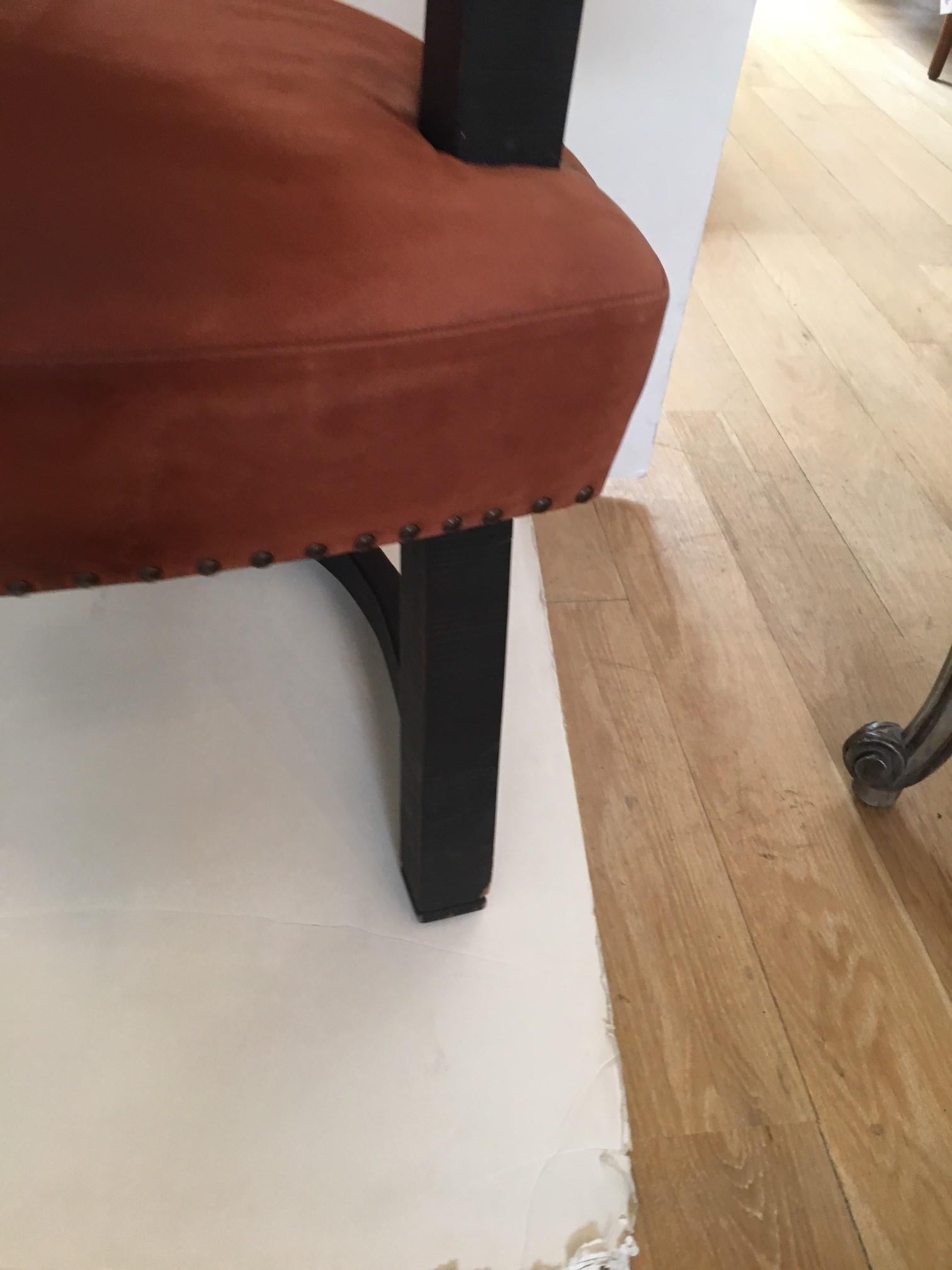 Pelle Sedia da pittore francese su ordinazione rivestita in pelle color salmone chiaro in vendita