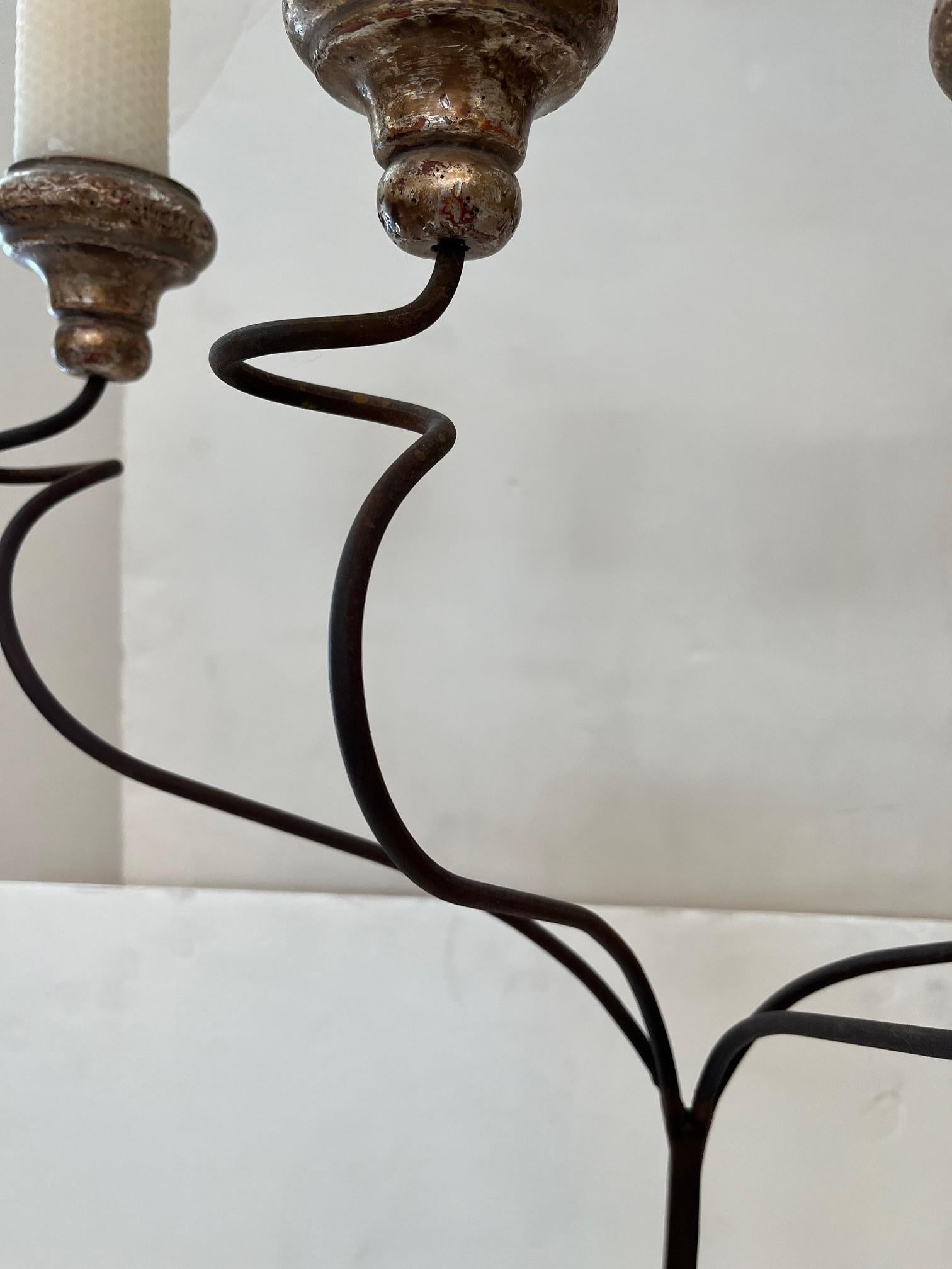 Bronze Fabriqué sur commande Base en fer forgé et en pierre sculptée à la main Four Lights Candlestic en vente