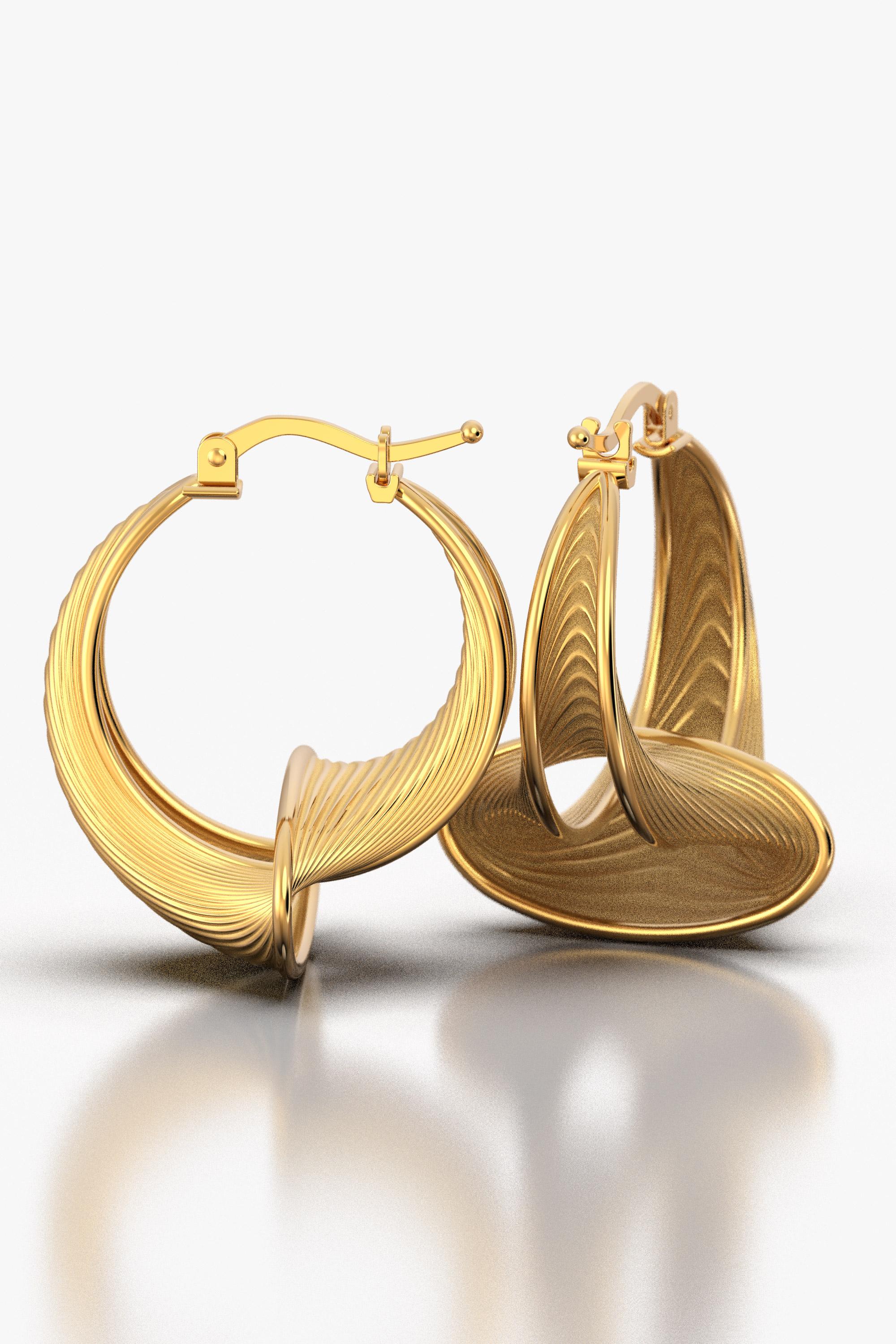 Made to Order Hoop Earrings Made in Italy by Oltremare Gioielli in 18k Gold.  In New Condition For Sale In Camisano Vicentino, VI
