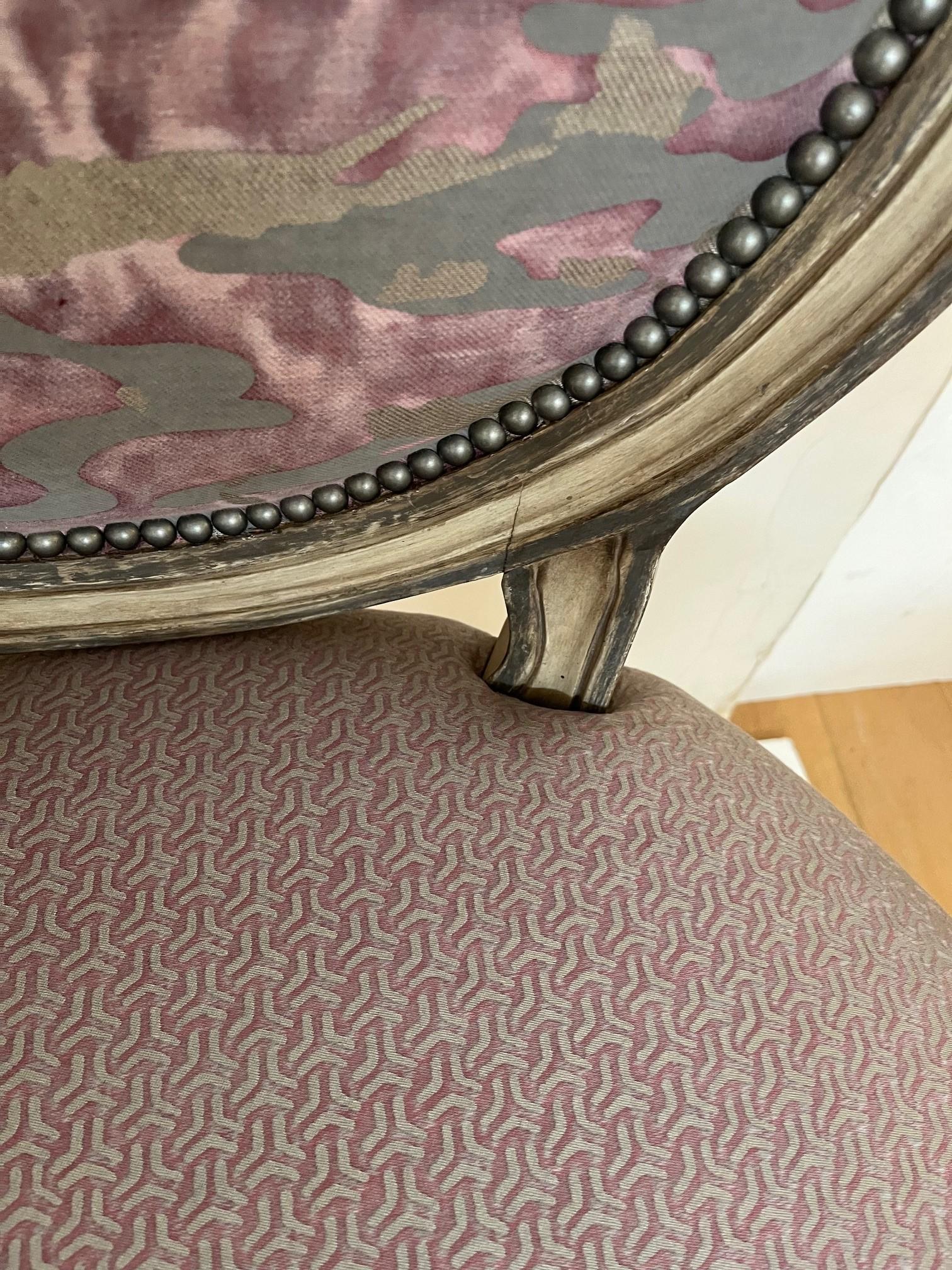 Fauteuil de salle à manger de style Louis XV peint à l'ancienne, fabriqué sur commande en vente 1