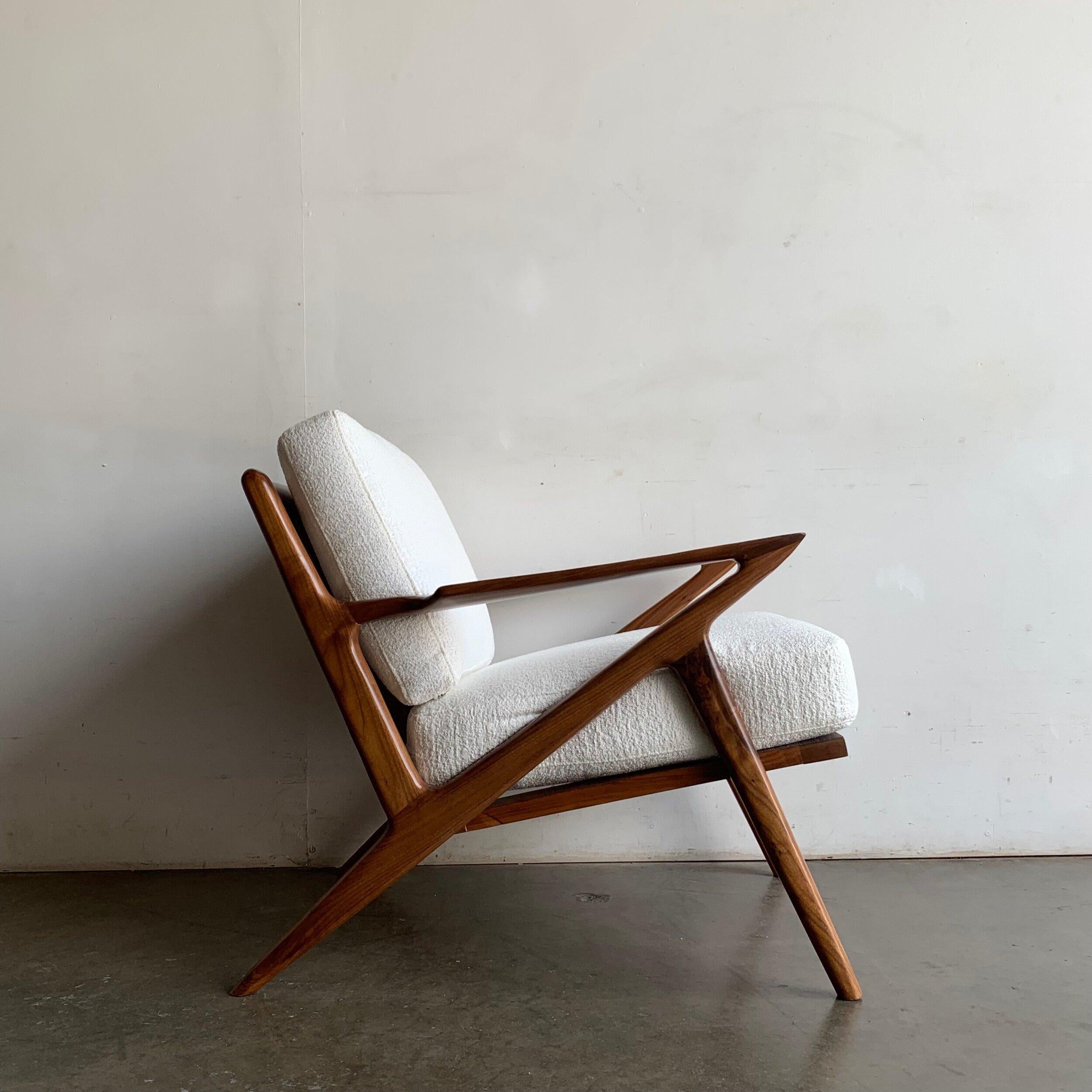 Mid Century Z Chair in Nussbaum auf Bestellung gefertigt im Angebot 1