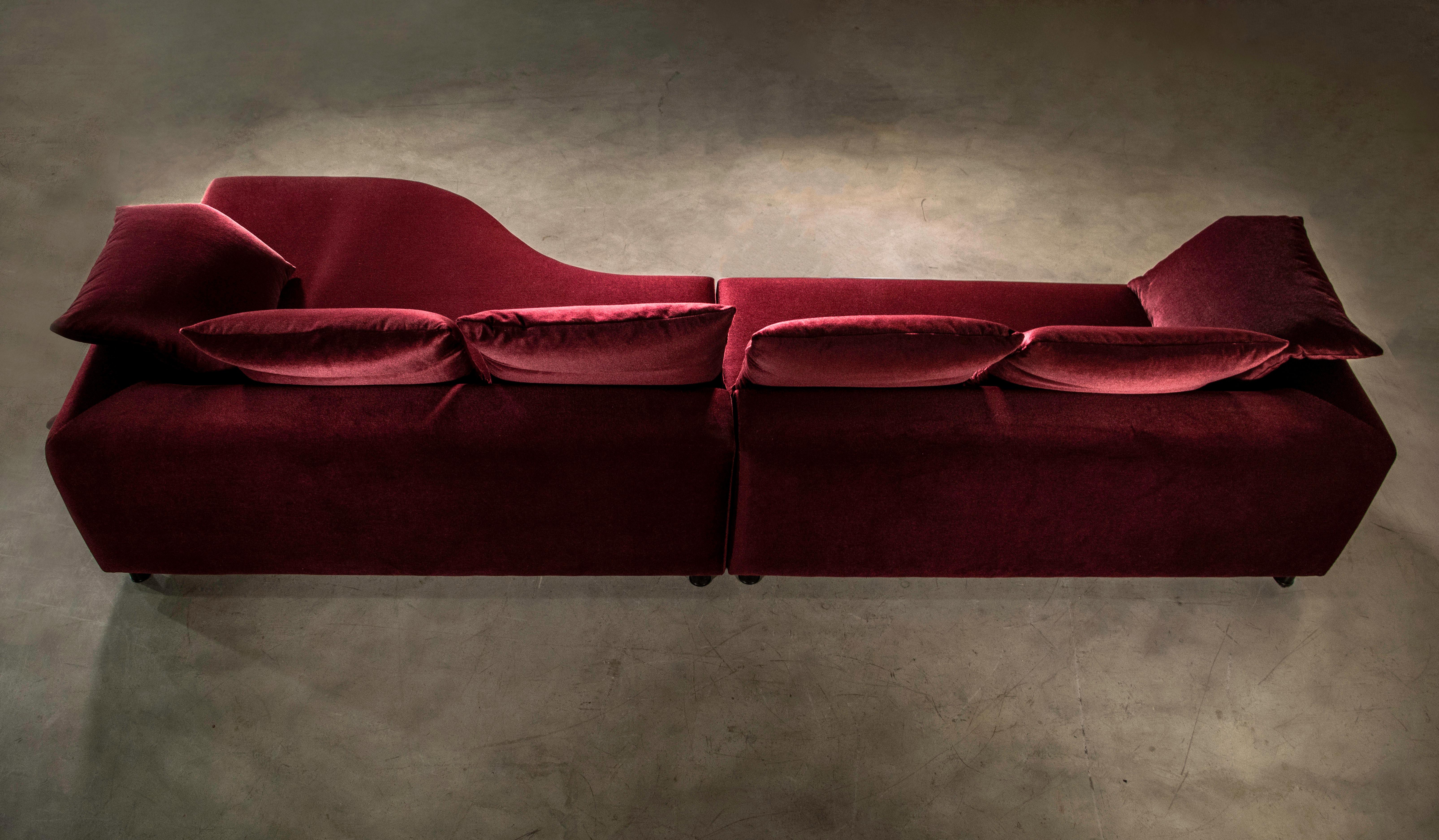 XXIe siècle et contemporain Canapé sectionnel moderne et personnalisable sur commande en COM par Costantini, Sofia en vente