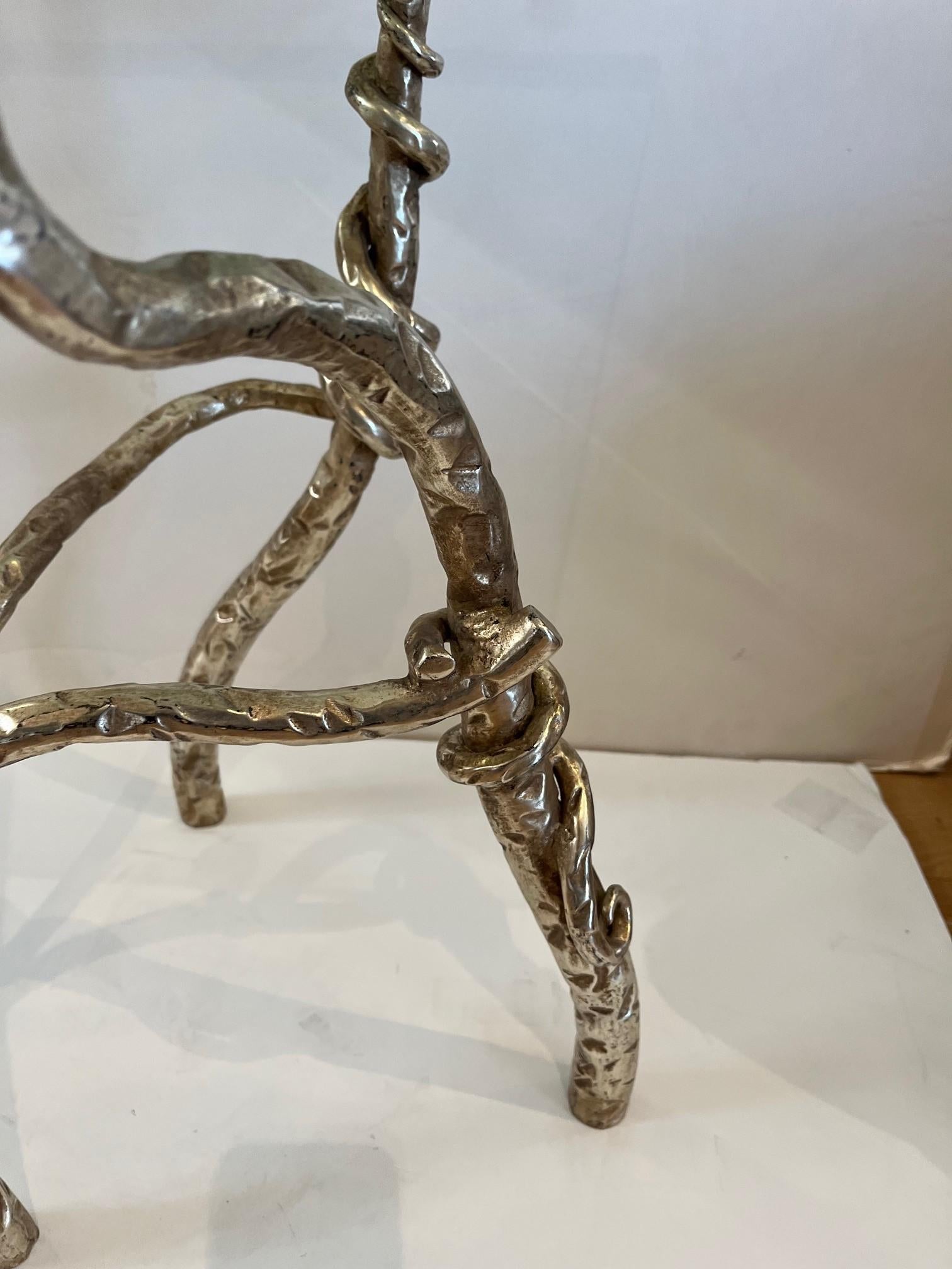 Américain Table d'appoint de forme organique en fer forgé à la main avec plateau en verre en vente