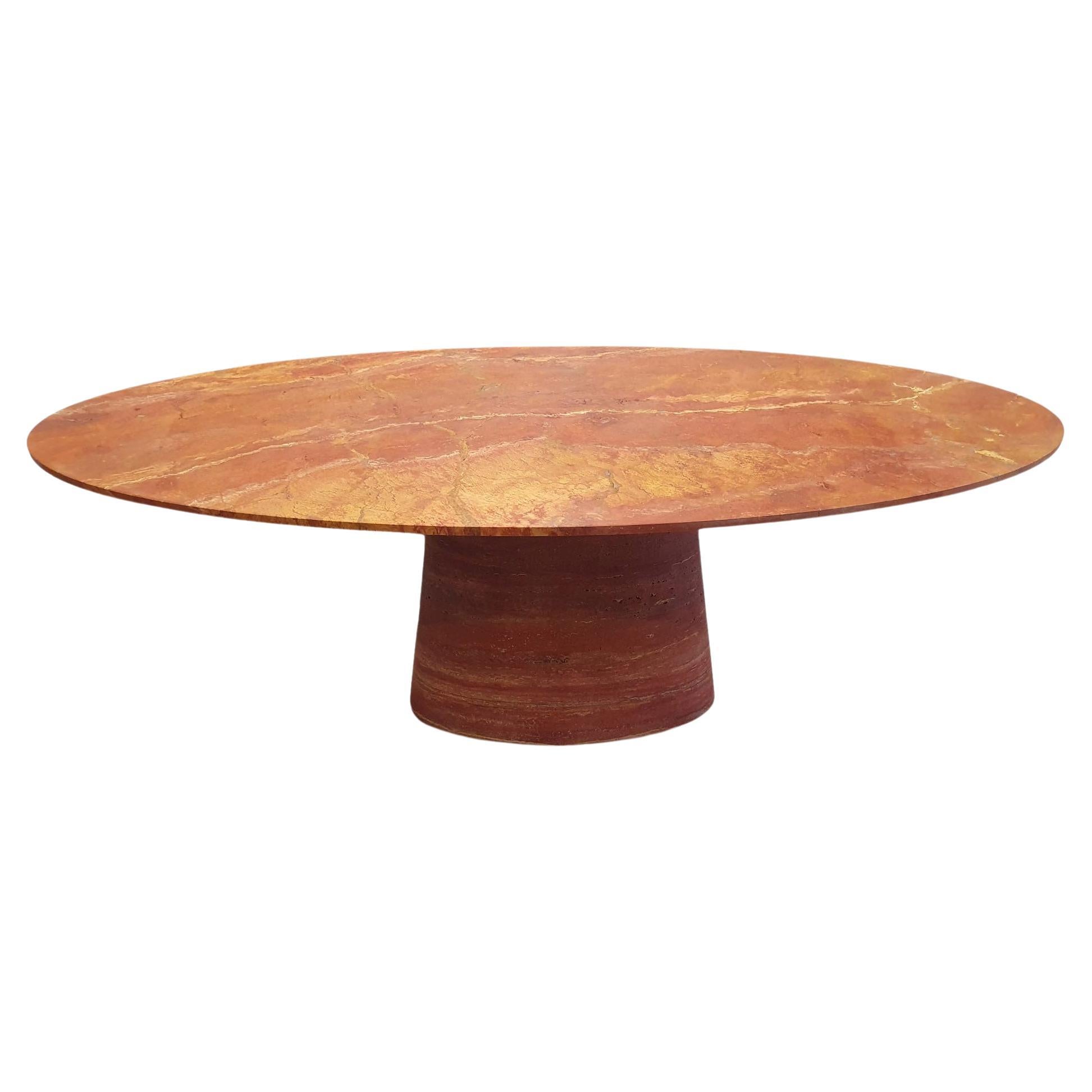 Table de salle à manger en travertin rouge sur commande en vente