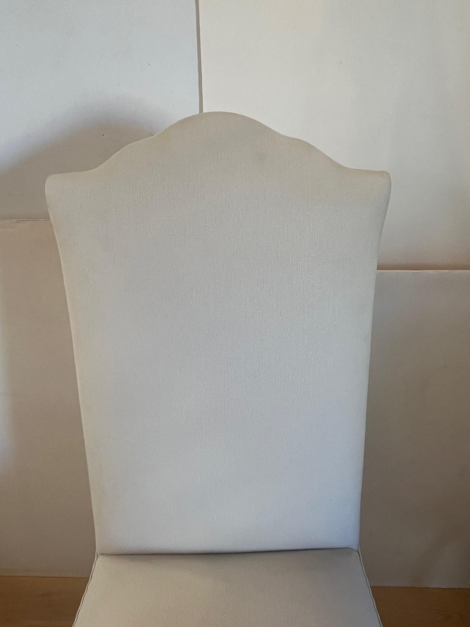 Poli Chaise d'appoint Genovese à jupe sur commande en vente