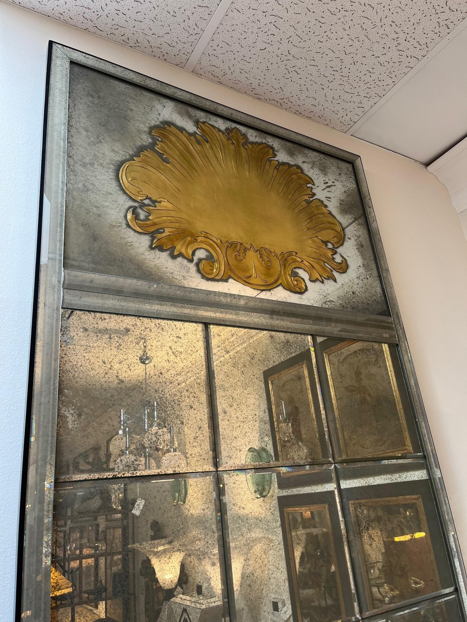 Miroir Helena étoilé sur commande, motif de coquillage gravé et doré en haut  en vente 5