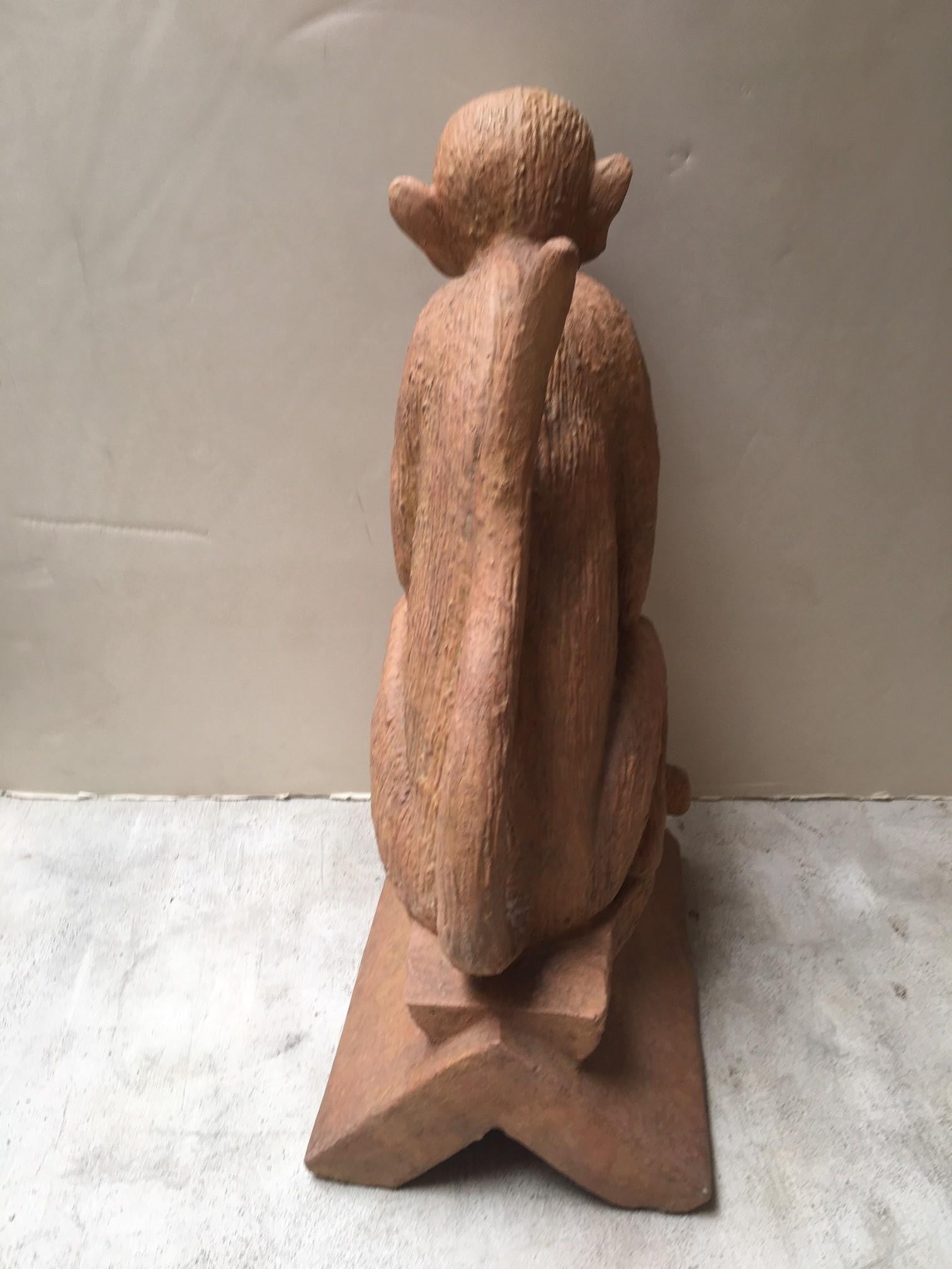 Scultura di scimmia in pietra con finitura in terracotta realizzata su ordinazione In condizioni Nuovo in vendita a Los Angeles, CA