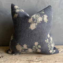 Auf Bestellung - Wabi Sabi French Linen Roses Accent Creme Pillow mit Einlage