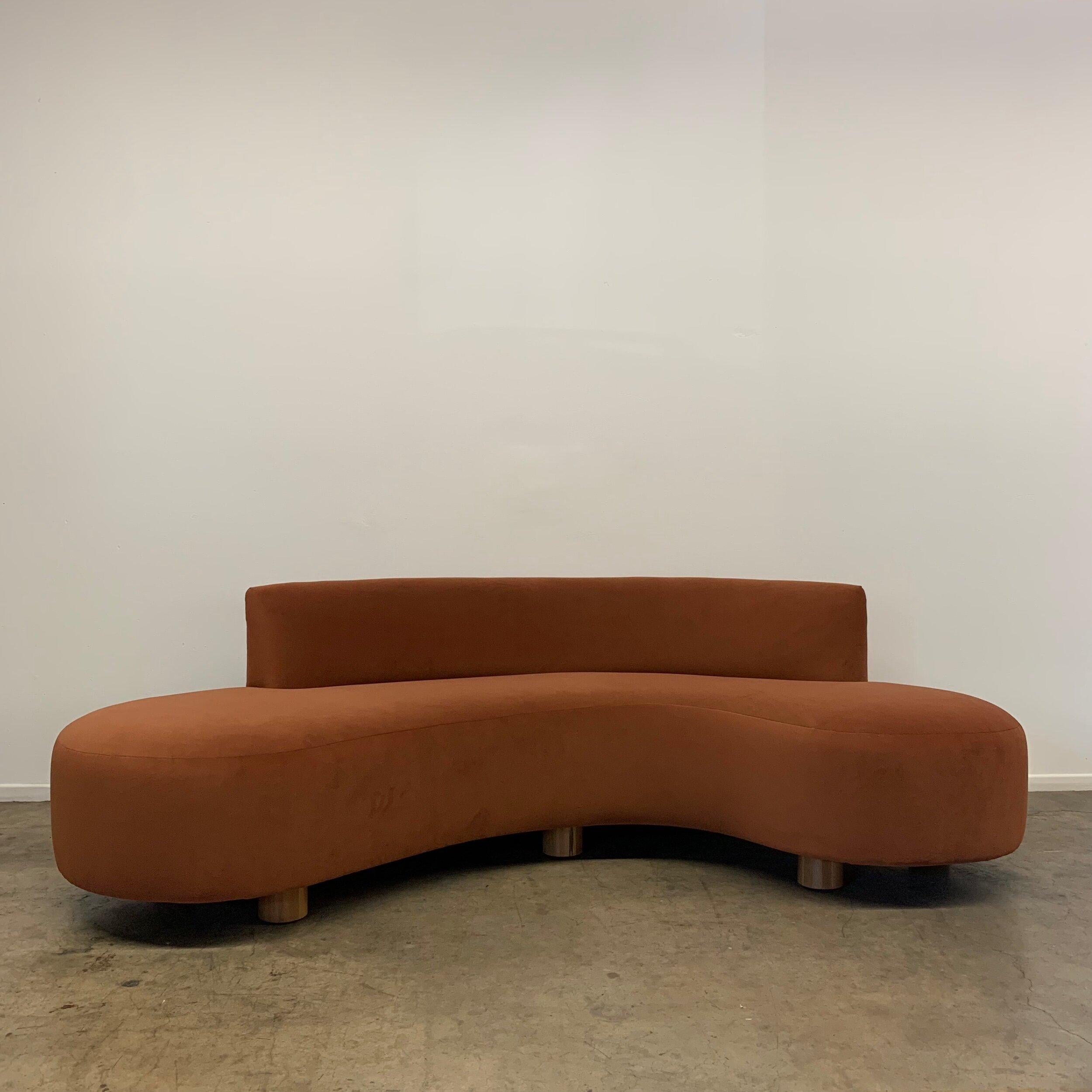 Auf Bestellung gefertigtes Wave-Sofa von VOP im Angebot 4