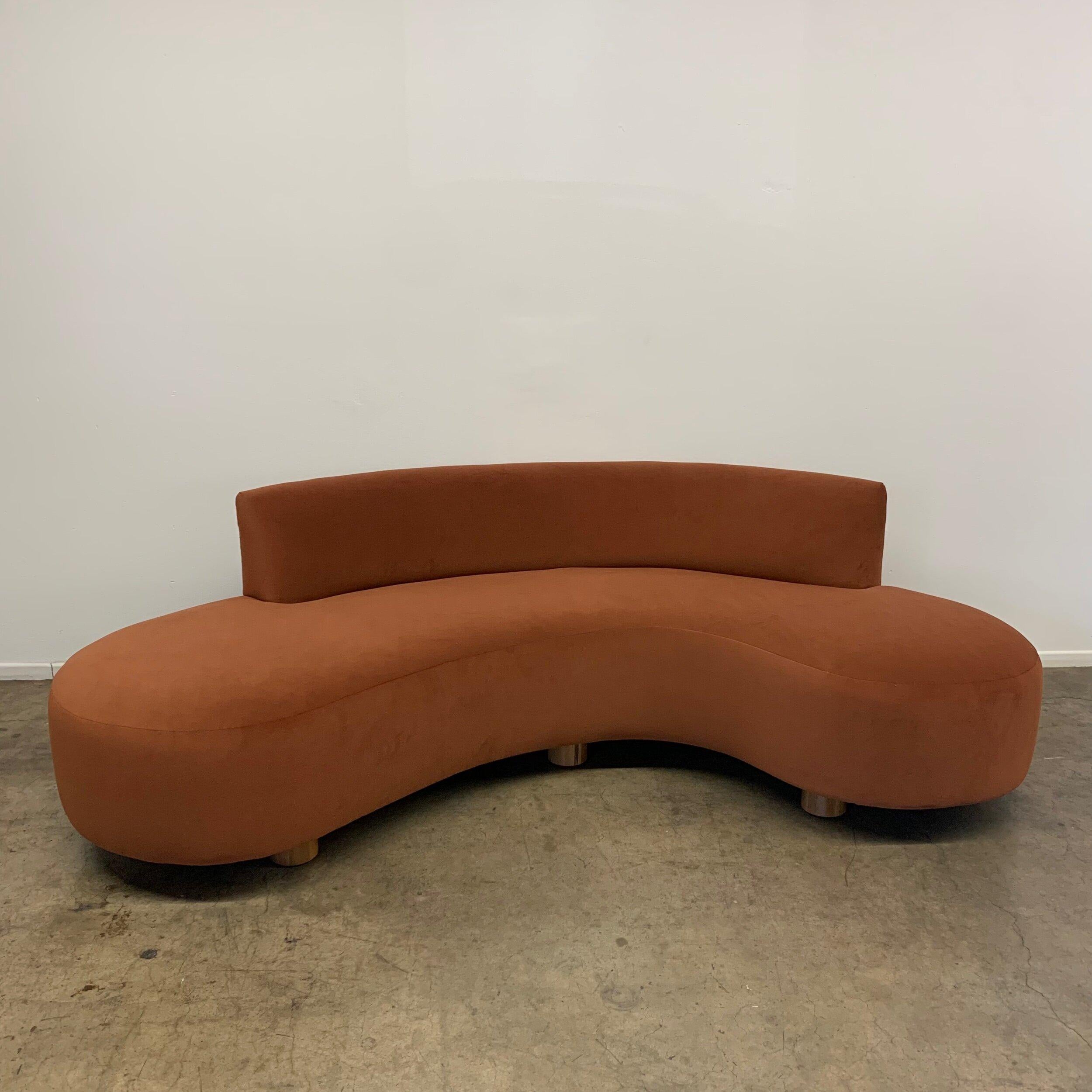 Auf Bestellung gefertigtes Wave-Sofa von VOP im Angebot 5