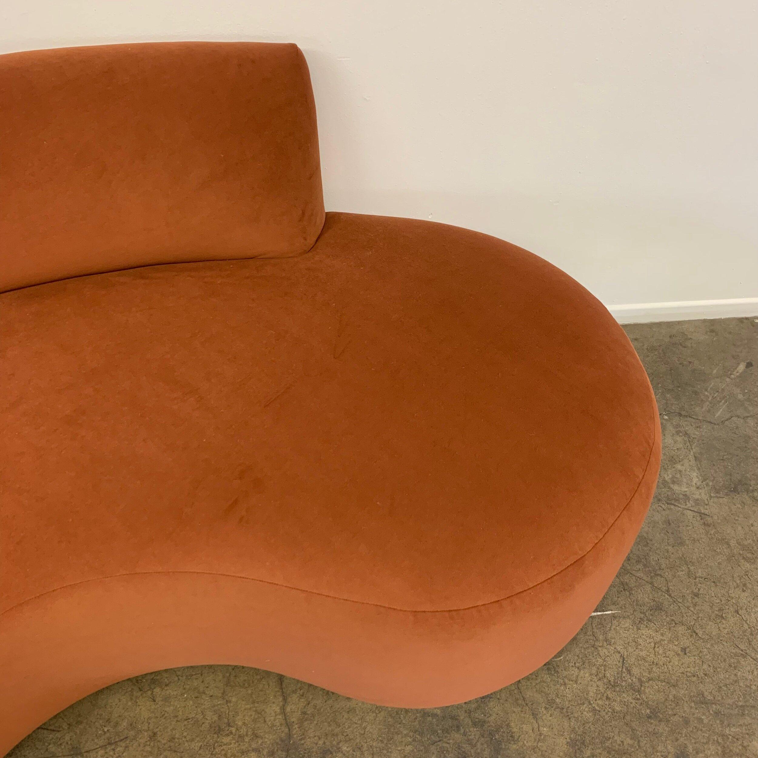 Auf Bestellung gefertigtes Wave-Sofa von VOP (21. Jahrhundert und zeitgenössisch) im Angebot