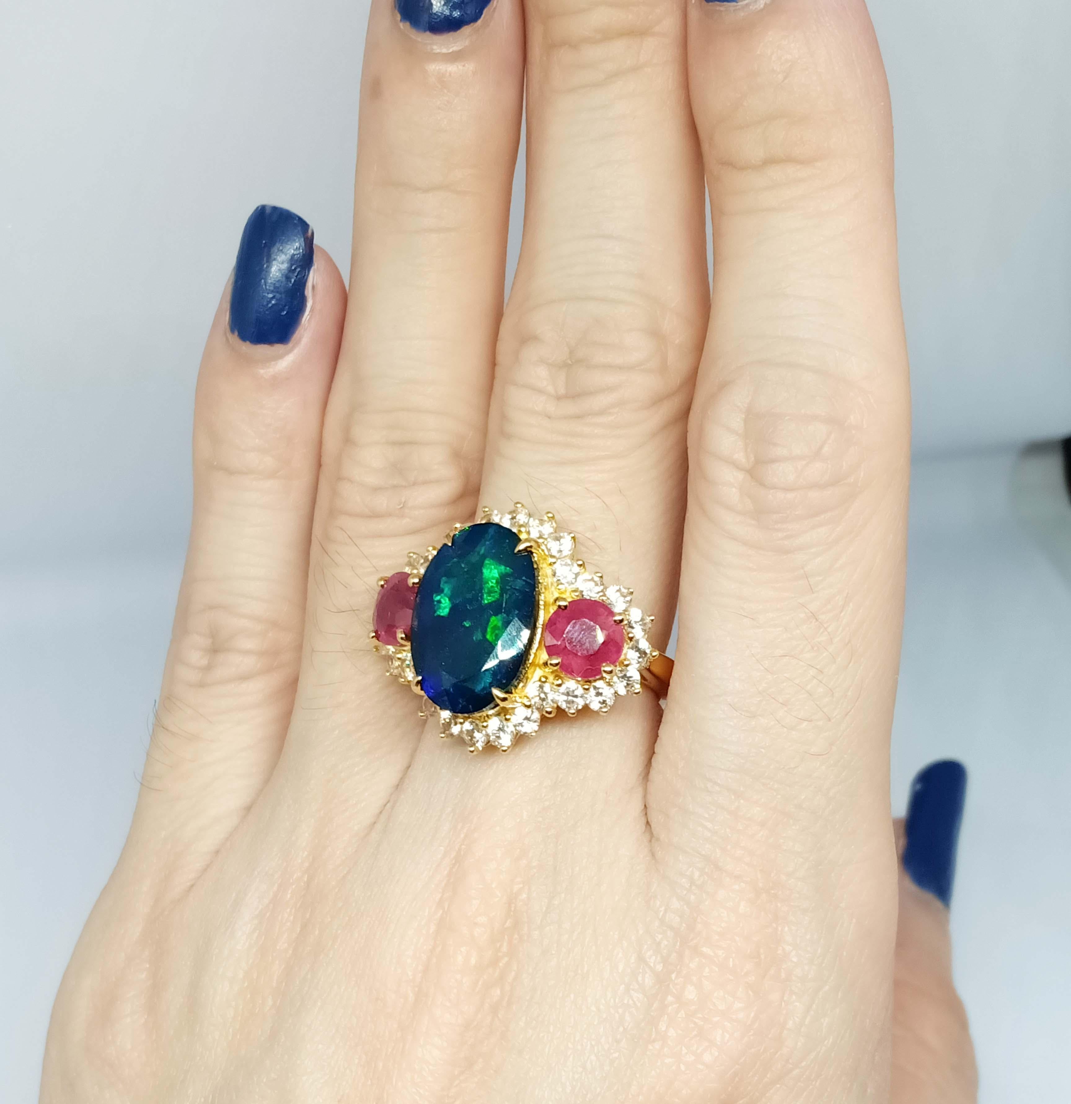 Hecho a medida(Oro macizo 10K) Anillo de ópalo negro con rubí. Oro macizo de 10 quilates en venta 3