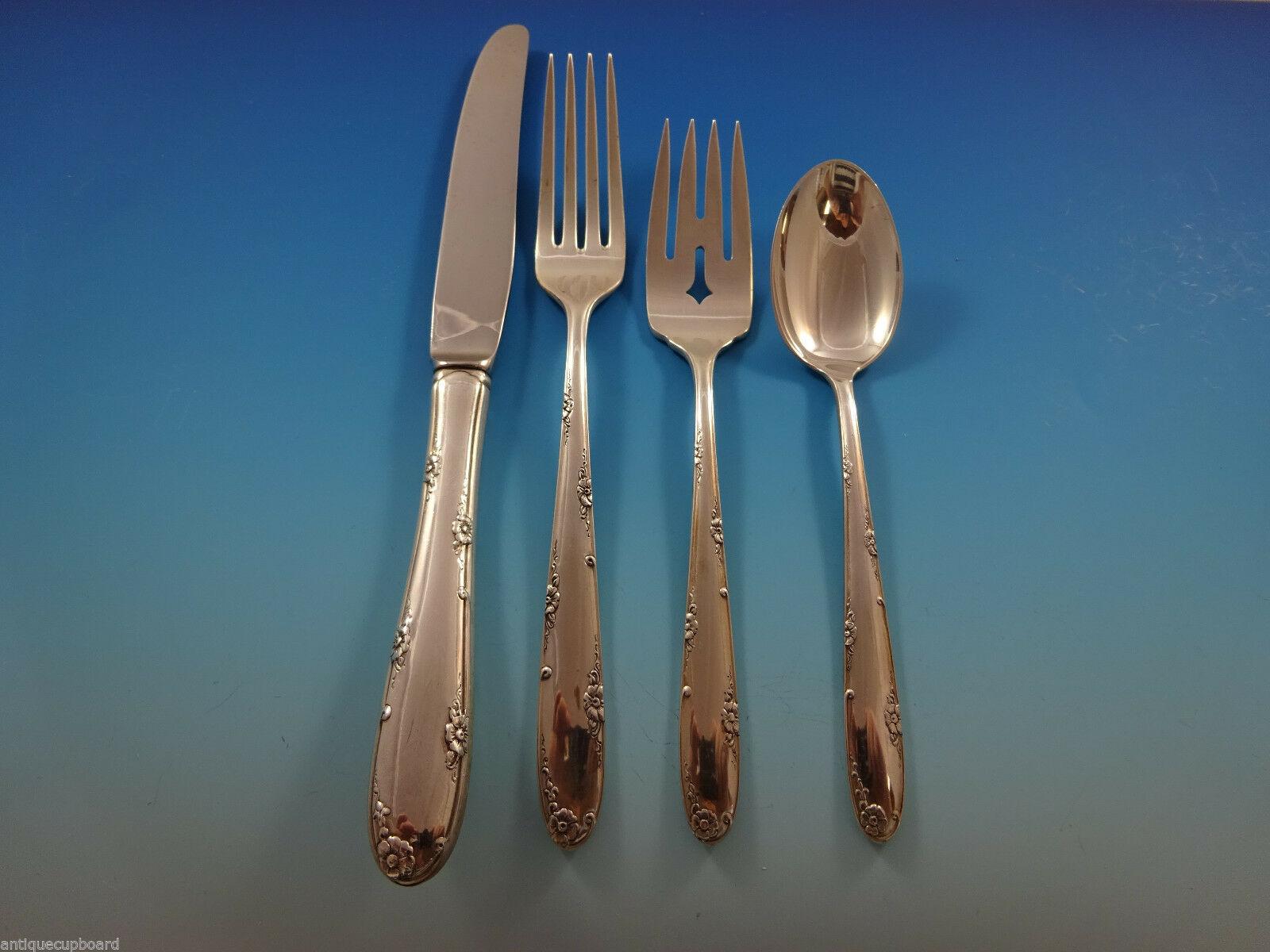 Madeira by Towle sterling silver flatware set - 32 pieces. This set includes:

8 knives, 9