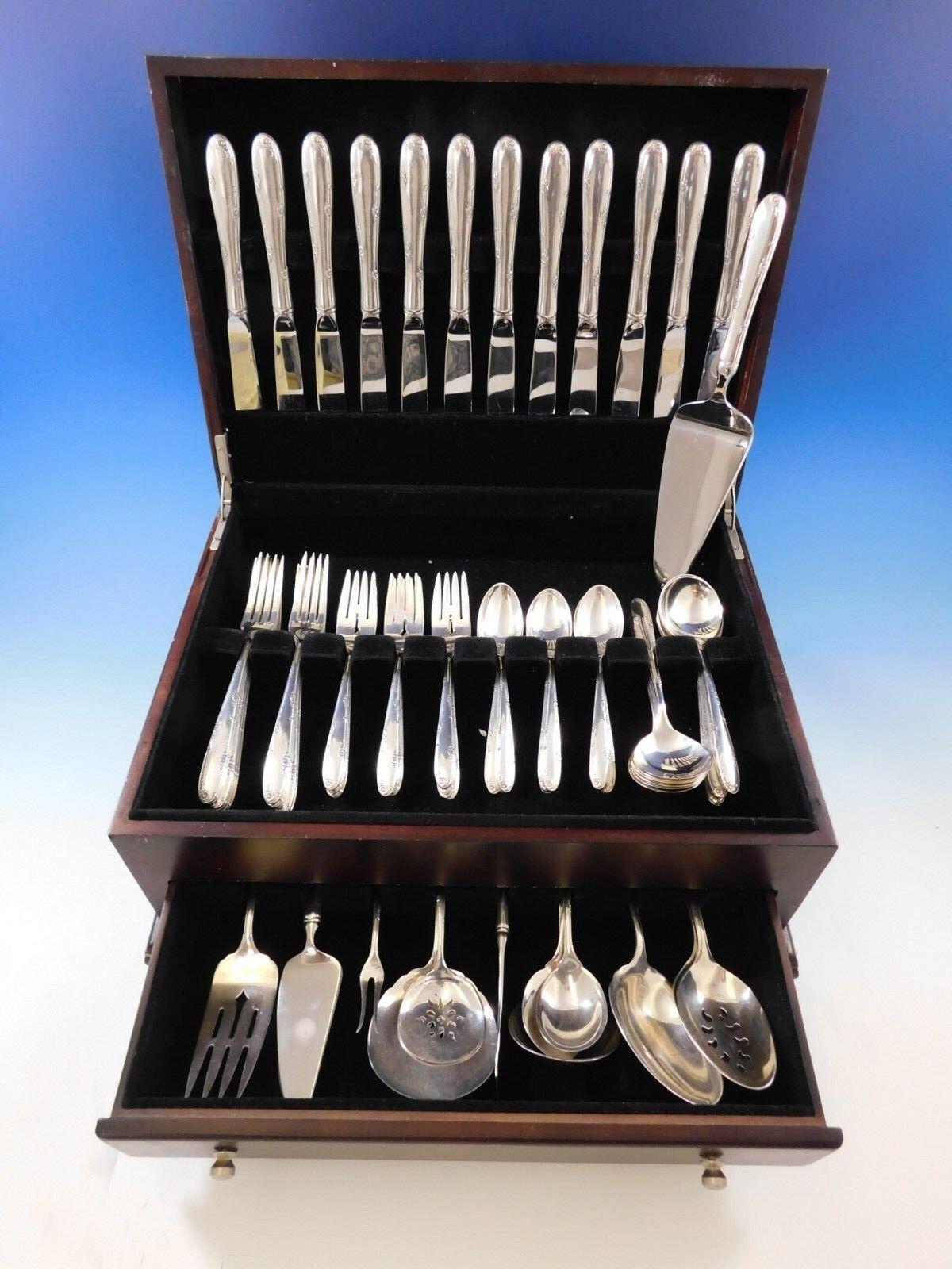 Set di posate in argento Madeira by Towle - 75 pezzi. Questo set comprende:
12 coltelli, 9