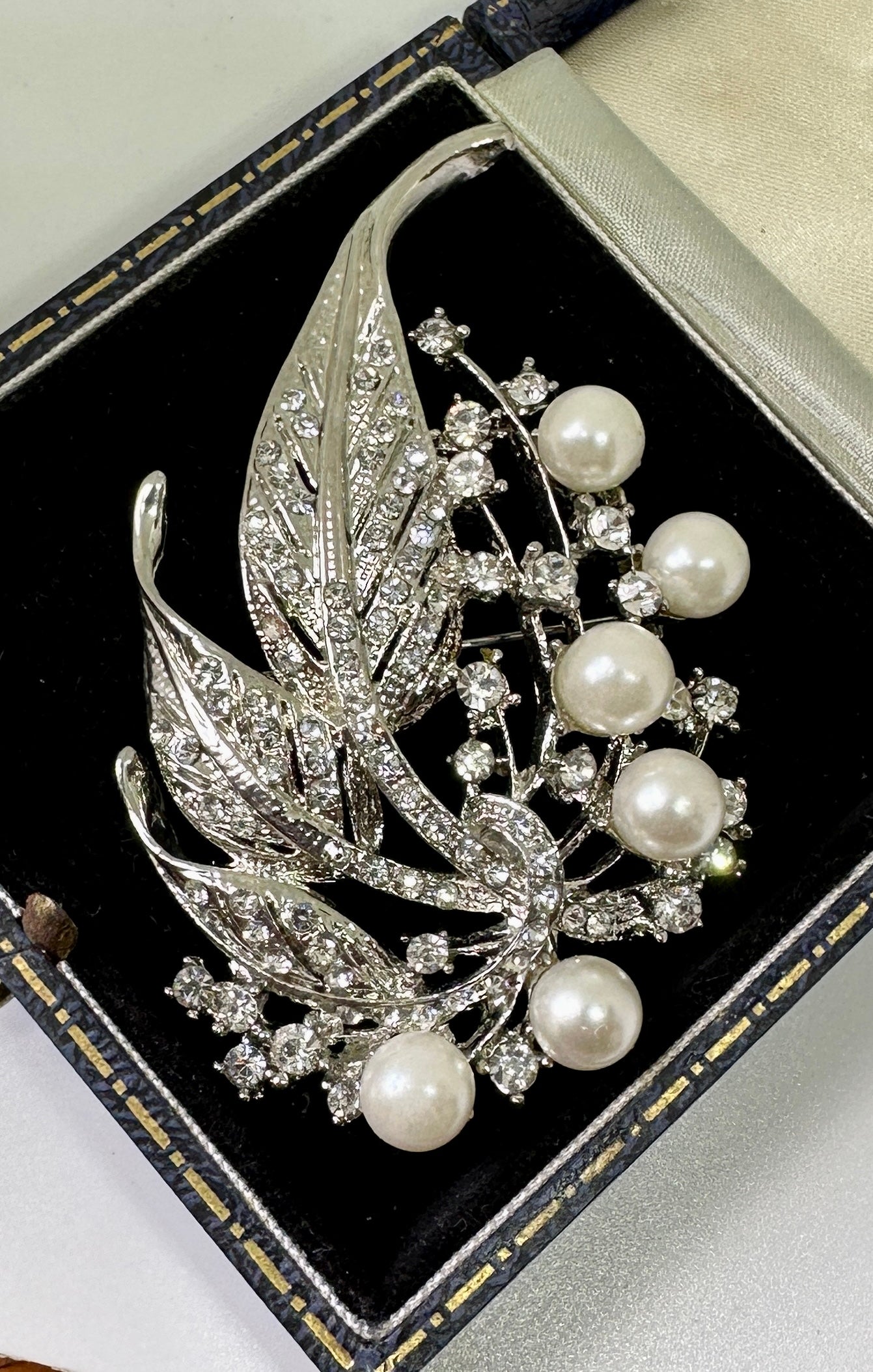 Alfiler Broche Flor Hoja de Madeleine Albright 3 Pulgadas Y Libro 