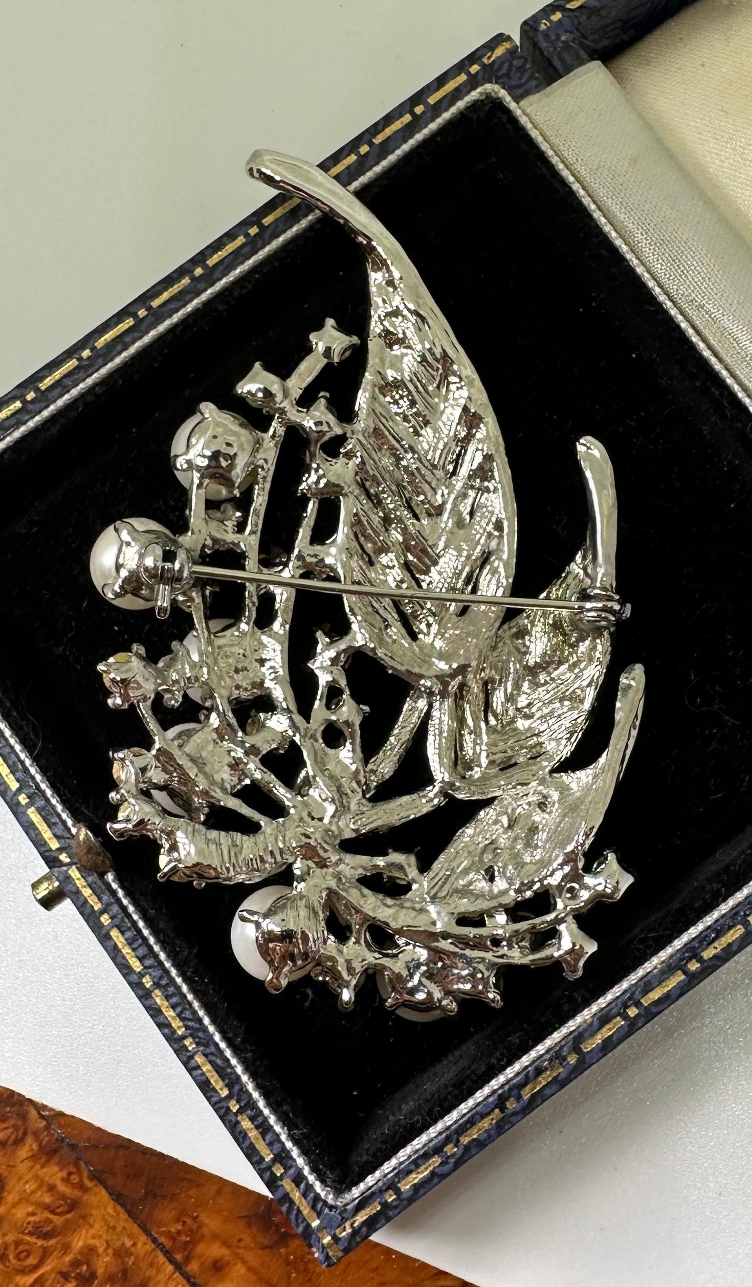 Alfiler Broche Flor Hoja de Madeleine Albright 3 Pulgadas Y Libro 