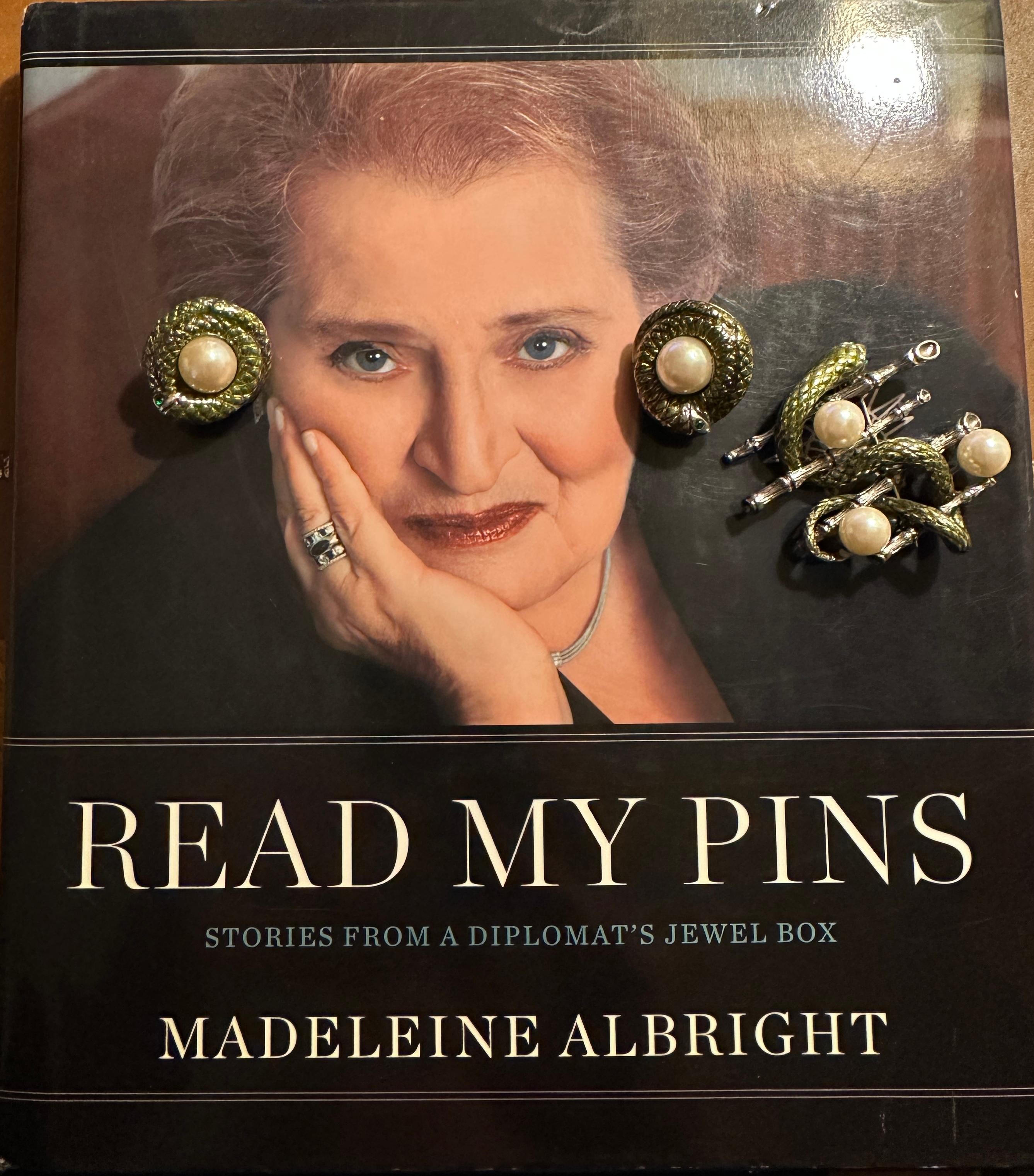 Pendientes Broche Serpiente En Rama De Madeleine Albright Y Libro Lee Mis Alfileres en venta 3