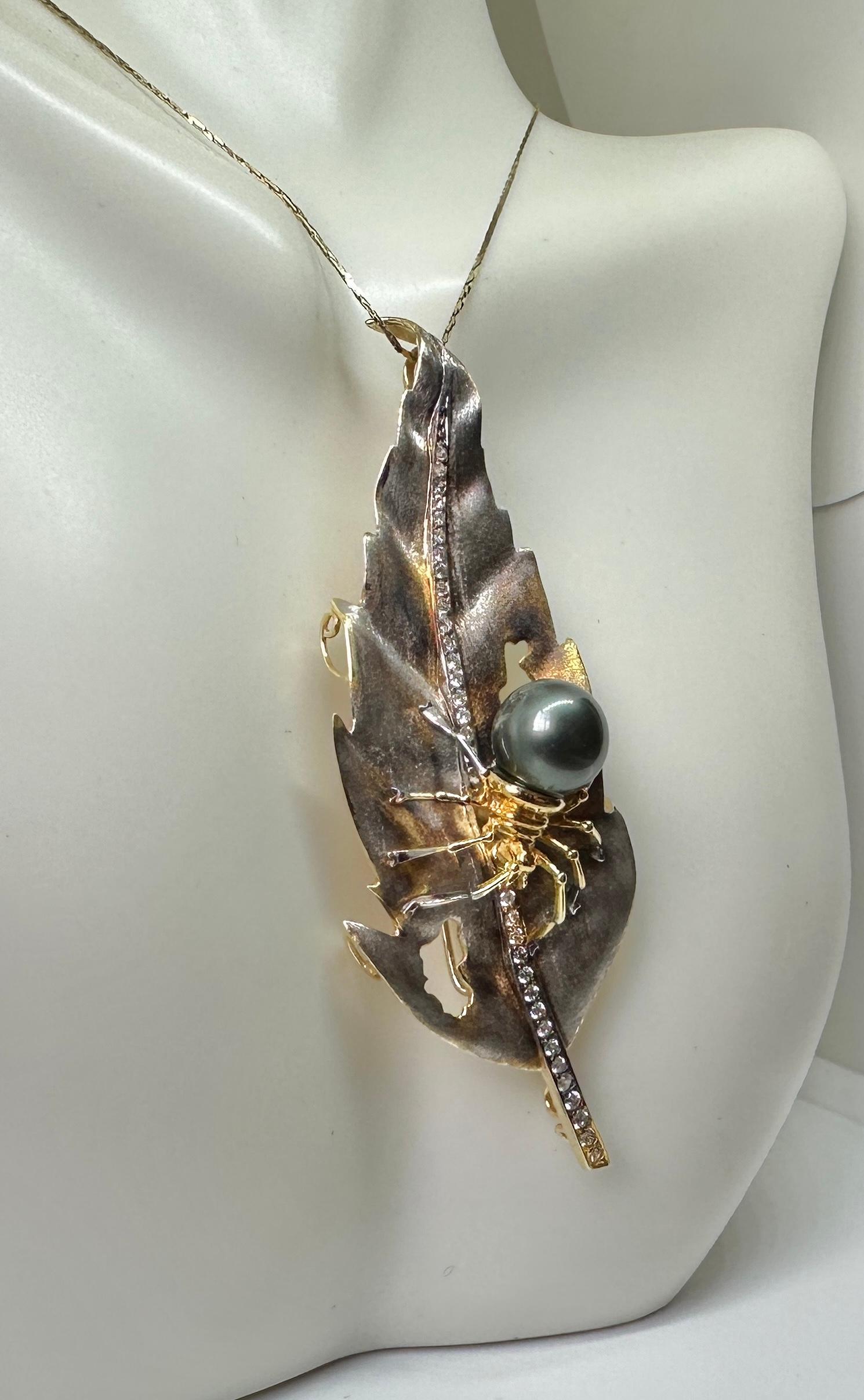 Ciondolo a forma di foglia di ragno di Madeleine Albright con diamante e perla nera in oro 14 carati in vendita 4