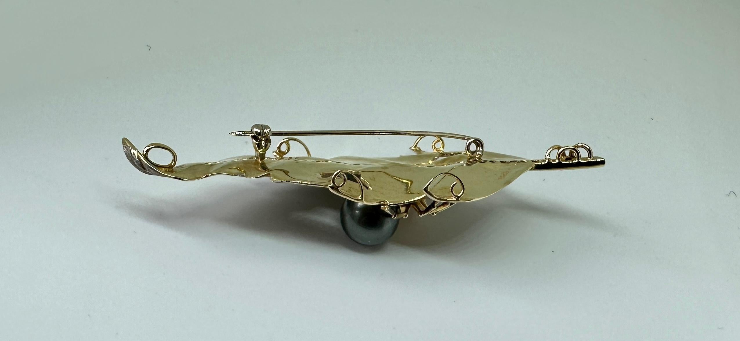 Ciondolo a forma di foglia di ragno di Madeleine Albright con diamante e perla nera in oro 14 carati in vendita 9